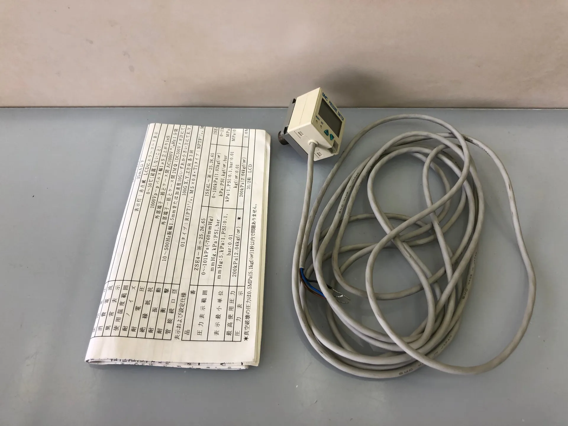 SMC ZSE4-01-65-Q Digital Pressure Switch – Vacuum Sensor, Compact, LCD Display - Thumbnail 3