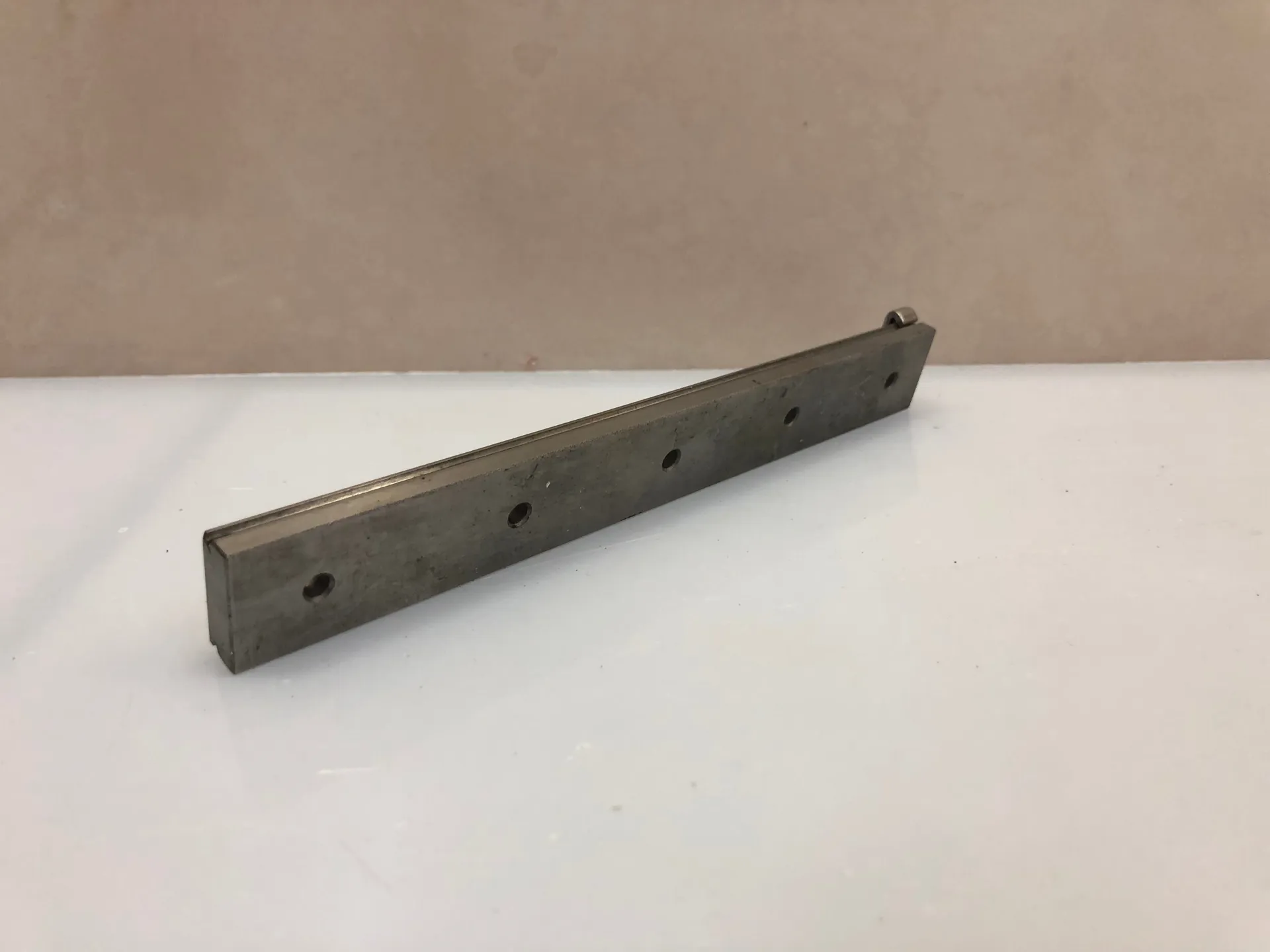 THK RSH12WZM Linear Guide Rail – 190mm Precision Rail - Image 1