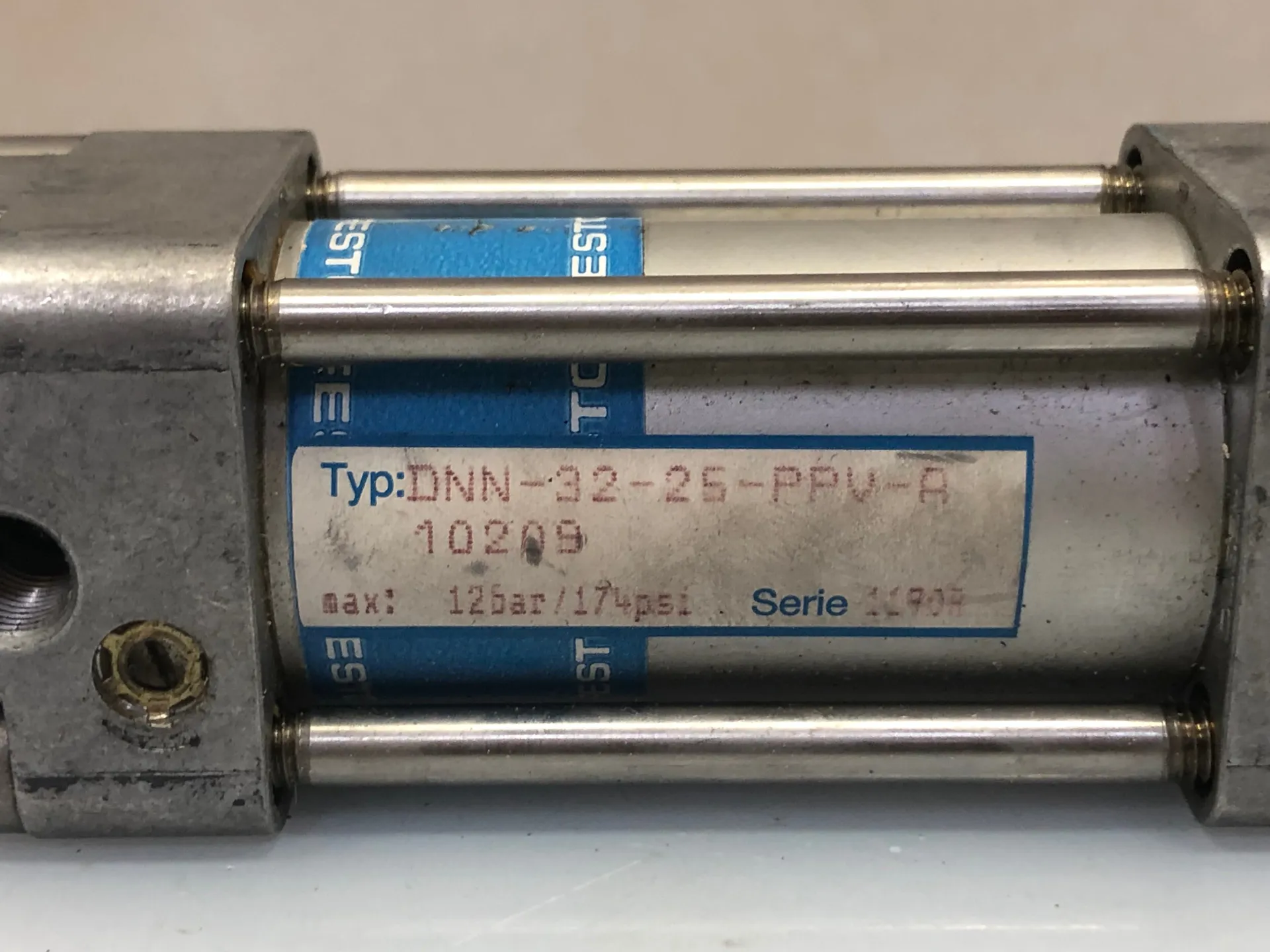 1x FESTO DNN-32-25-PPV-A 10209 Compact Pneumatic Cylinder – 32mm Bore 25mm Stroke - Thumbnail 3