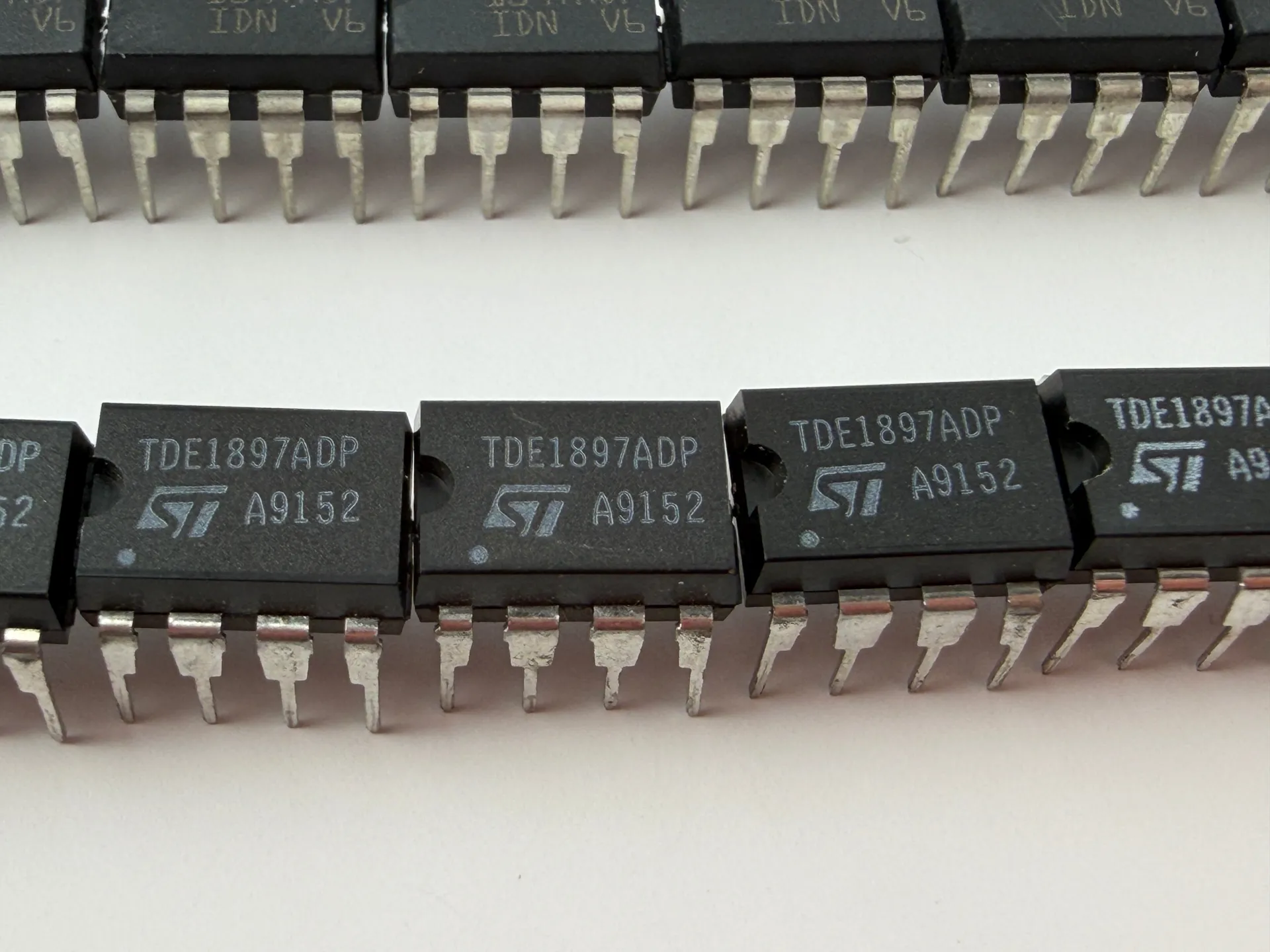 STMicroelectronics Intelligent Power Switch IC Lot 39pcs – 11x R602 1897RDP, 9x R604 1897RDP, 19x TDE1897ADP - Thumbnail 4