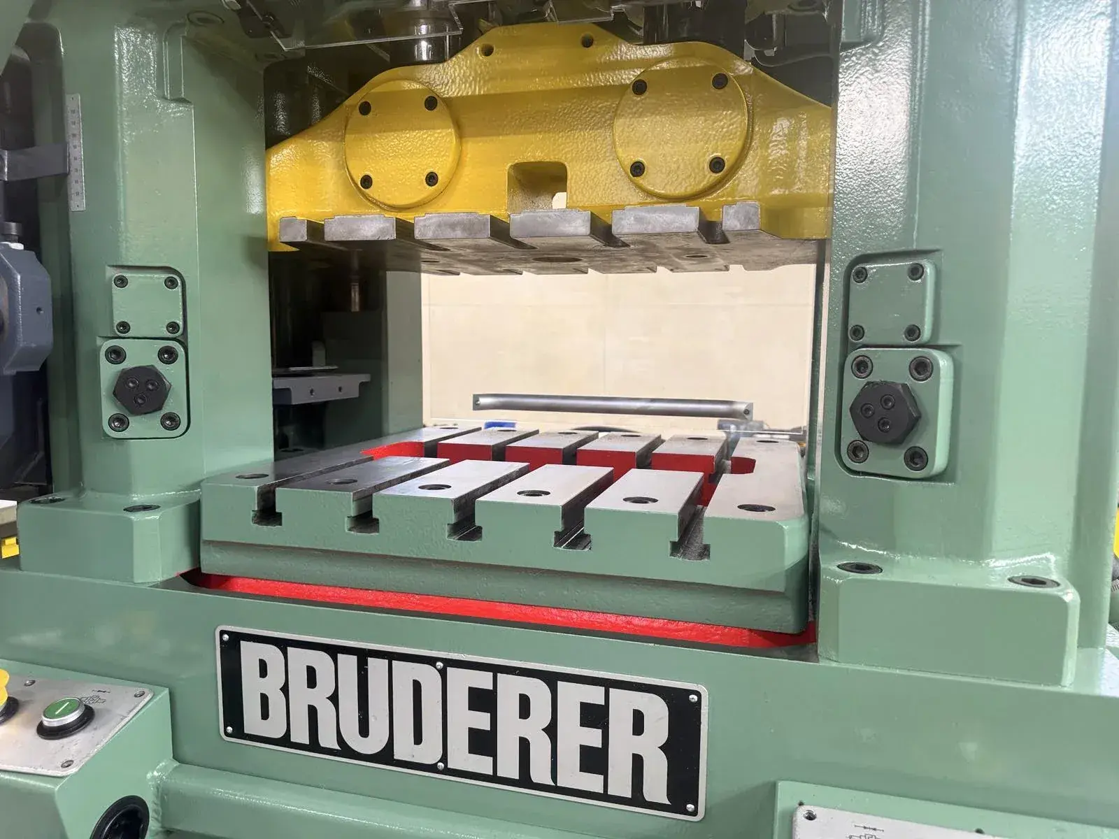 Bruderer BSTA 25 High-Speed Stamping Press 250 kN with BBV 202/120 Feeder - Thumbnail 4