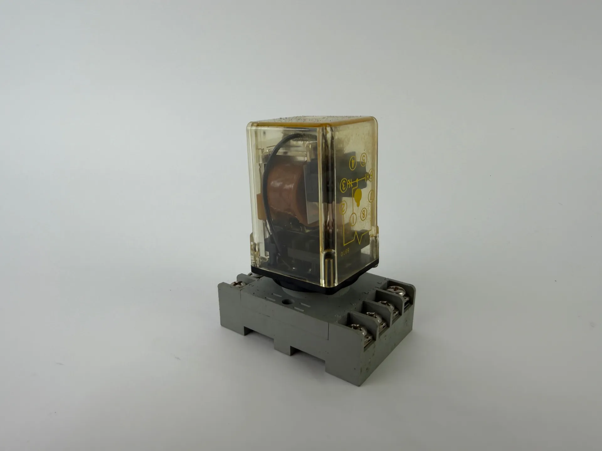 Struthers-Dunn A314XAX48P General Purpose Relay 120VAC w/ Idec SR2P-06 Base - Image 1