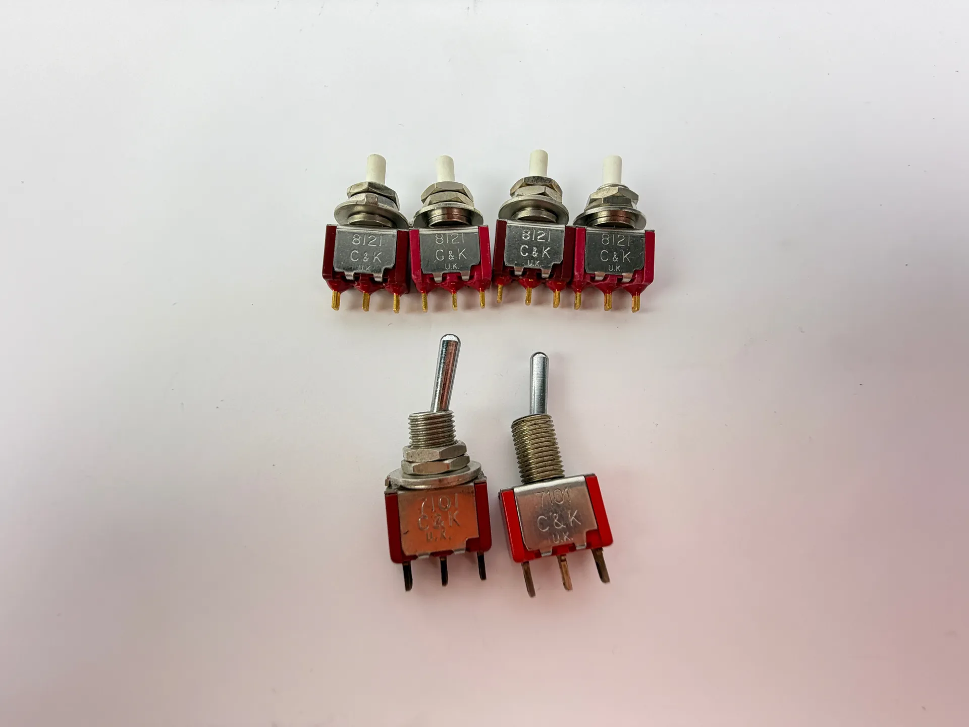 Lot of 6 C&K Switches 4x 8121 Push Button + 2x 7101 Toggle Panel Mount - Image 1
