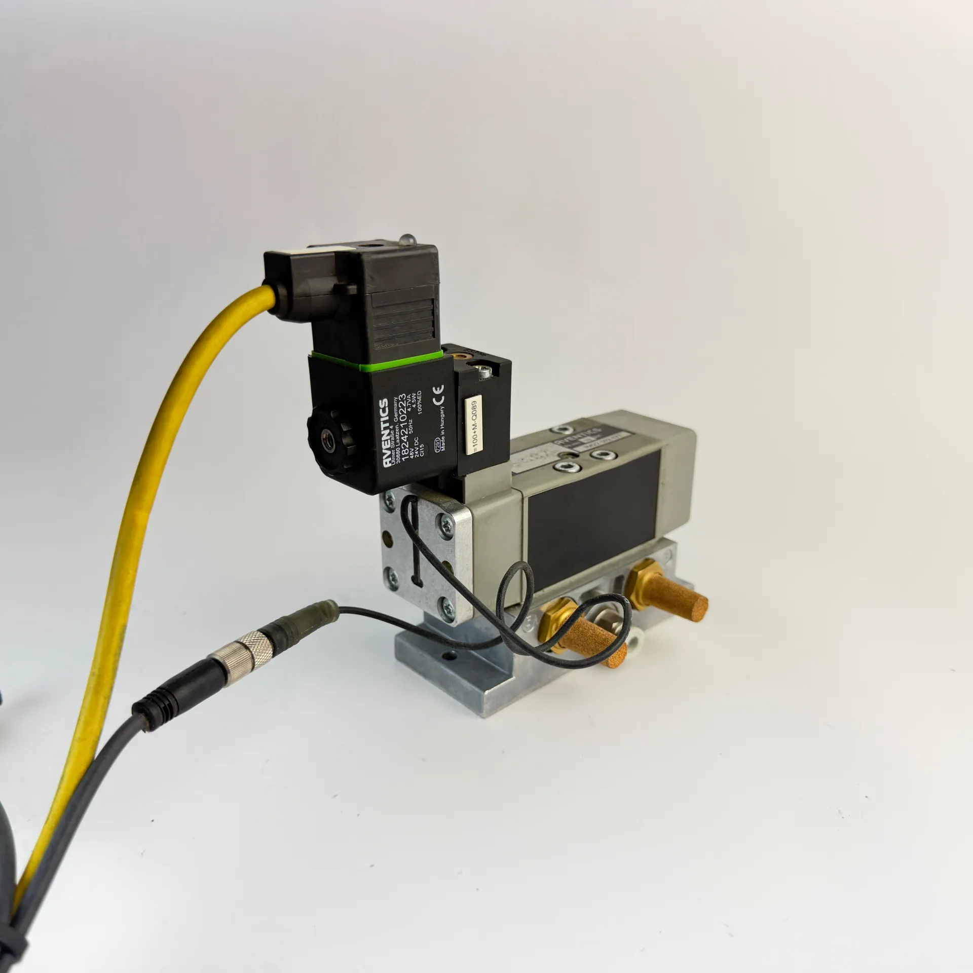 AVENTICS R422 002 577 5/2 Pneumatic Directional Valve w/ Coil 1824210223 Sensor Cable - Thumbnail 2