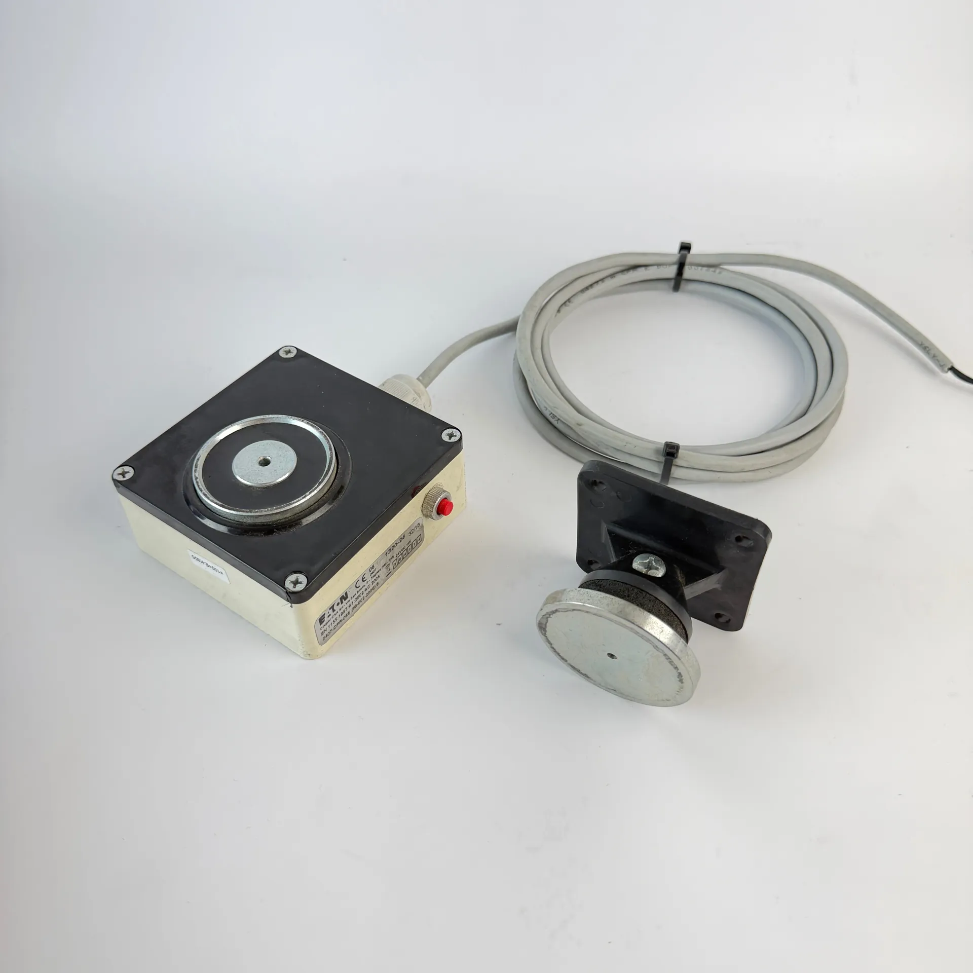Eaton Cooper Fulleon 1320-24 FSMD/024/40/W Magnetic Door Release 24VDC 390N - Thumbnail 2