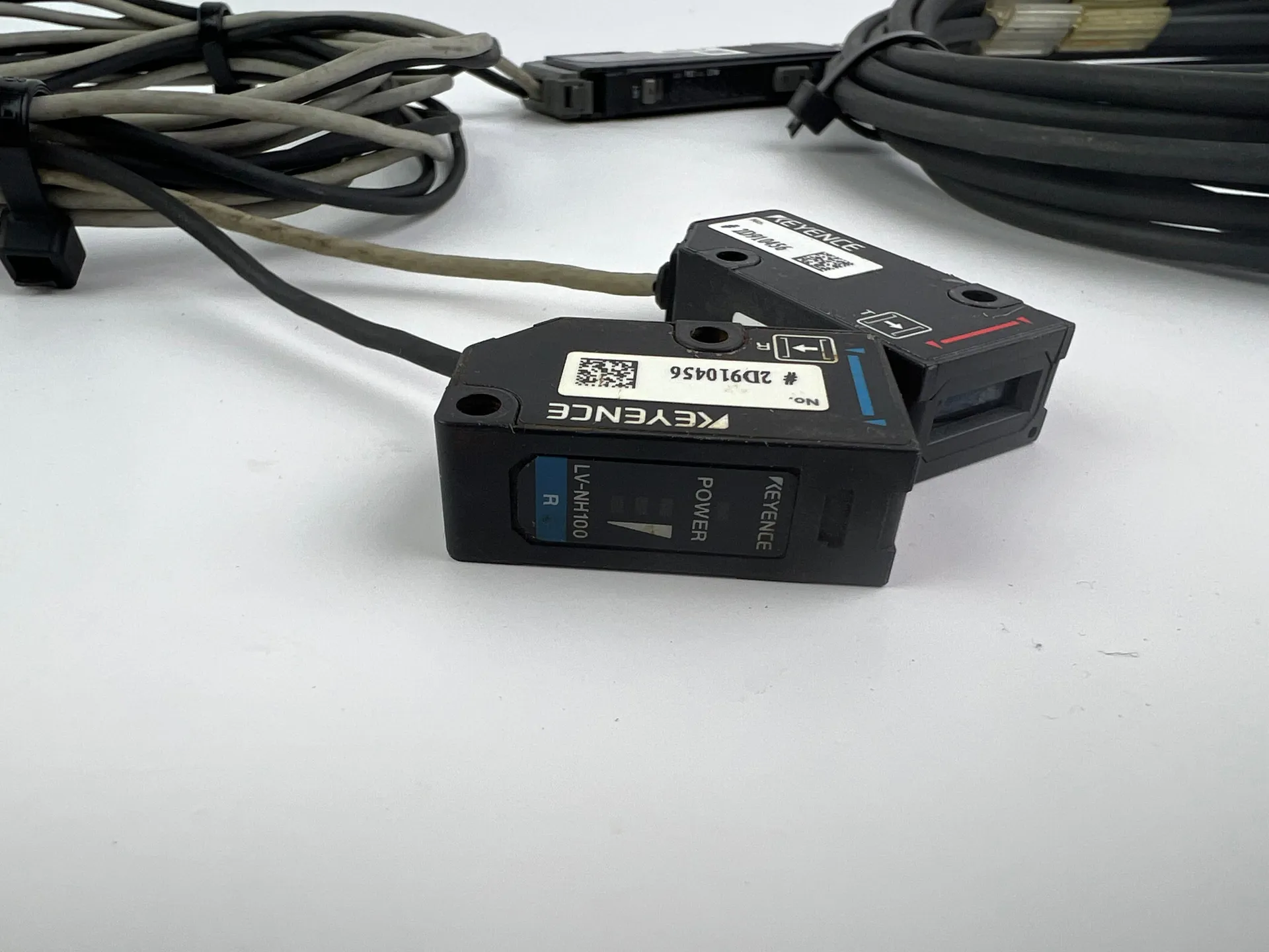 1x Keyence LV-N11CP Digital Laser Sensor + 2x LV-NH100 Sensor Heads 5m Cable - Thumbnail 5