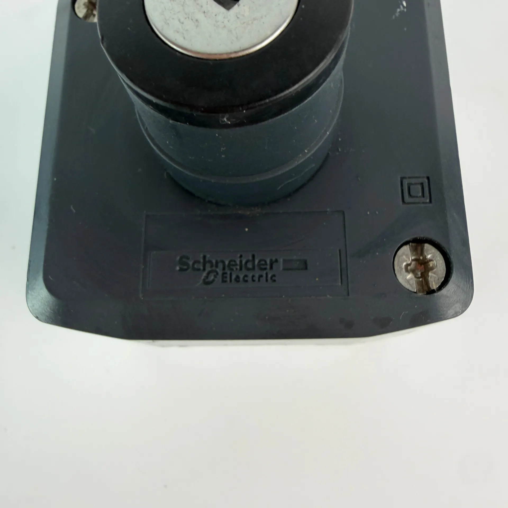 Lot of 6 Schneider Electric XAL Key Selector Control Stations with Cables – No Keys - Thumbnail 8