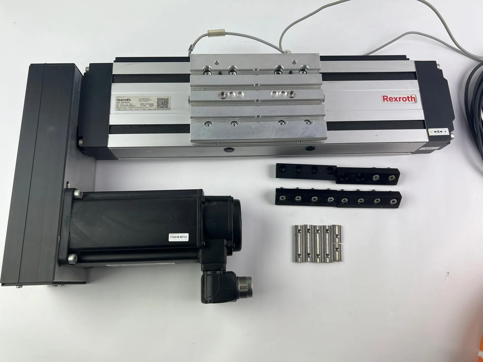 Rexroth R030520400 CKK-110-NNG1 Compact Module + R911306060 MSK040C-0600-NN-M1-UG0-NNNN Motor + 2 Cables + 2 Sensors - Thumbnail 7