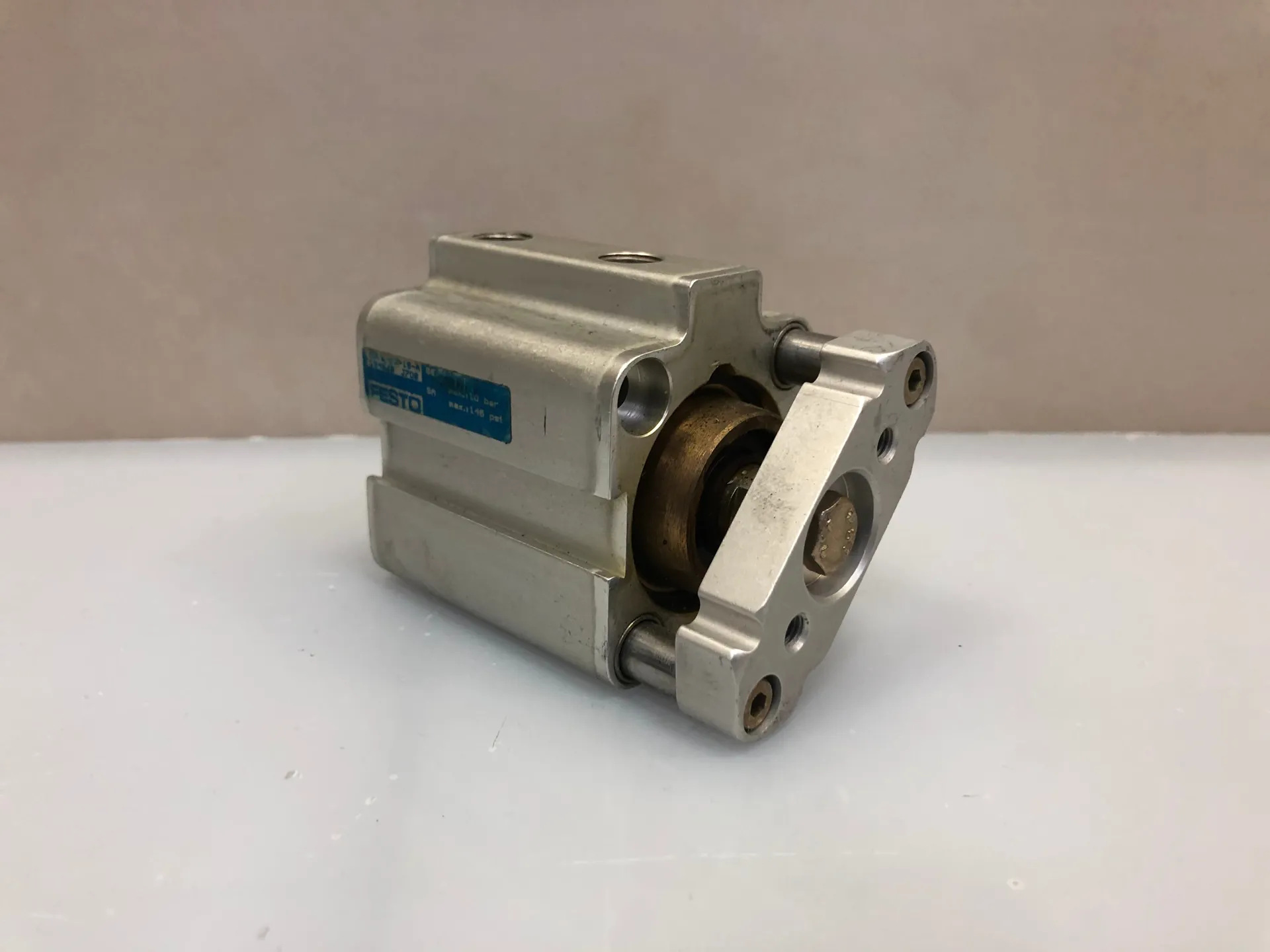 1x FESTO ADVL-32-18-A 154628 Compact Pneumatic Cylinder – 32mm Bore 18mm Stroke - Thumbnail 2