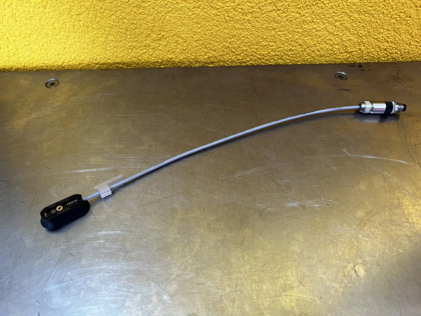 Festo SMT-8N-A-PO-24V-E-7,5-0E (525565) Sensor Cable - Image 1