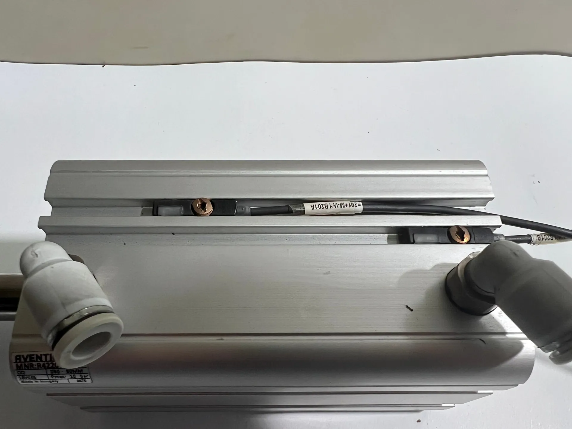 Aventics R422001227 Pneumatic Cylinder 10 Bar with 1.3m Sensor Cable - Thumbnail 4