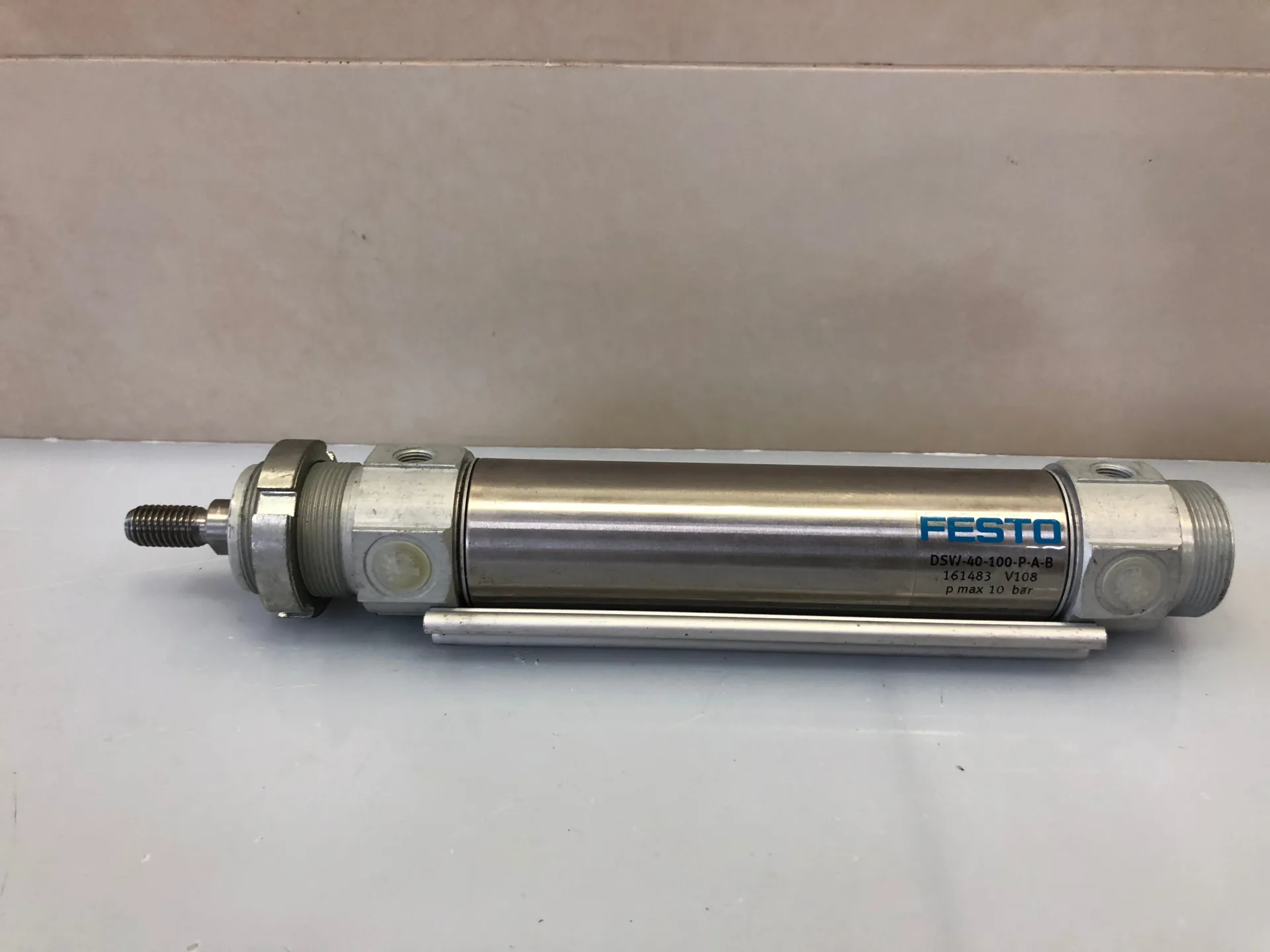 1x Festo DSW-40-100-P-A-B 161483 Pneumatic Cylinder 40mm Bore 100mm Stroke - Image 1