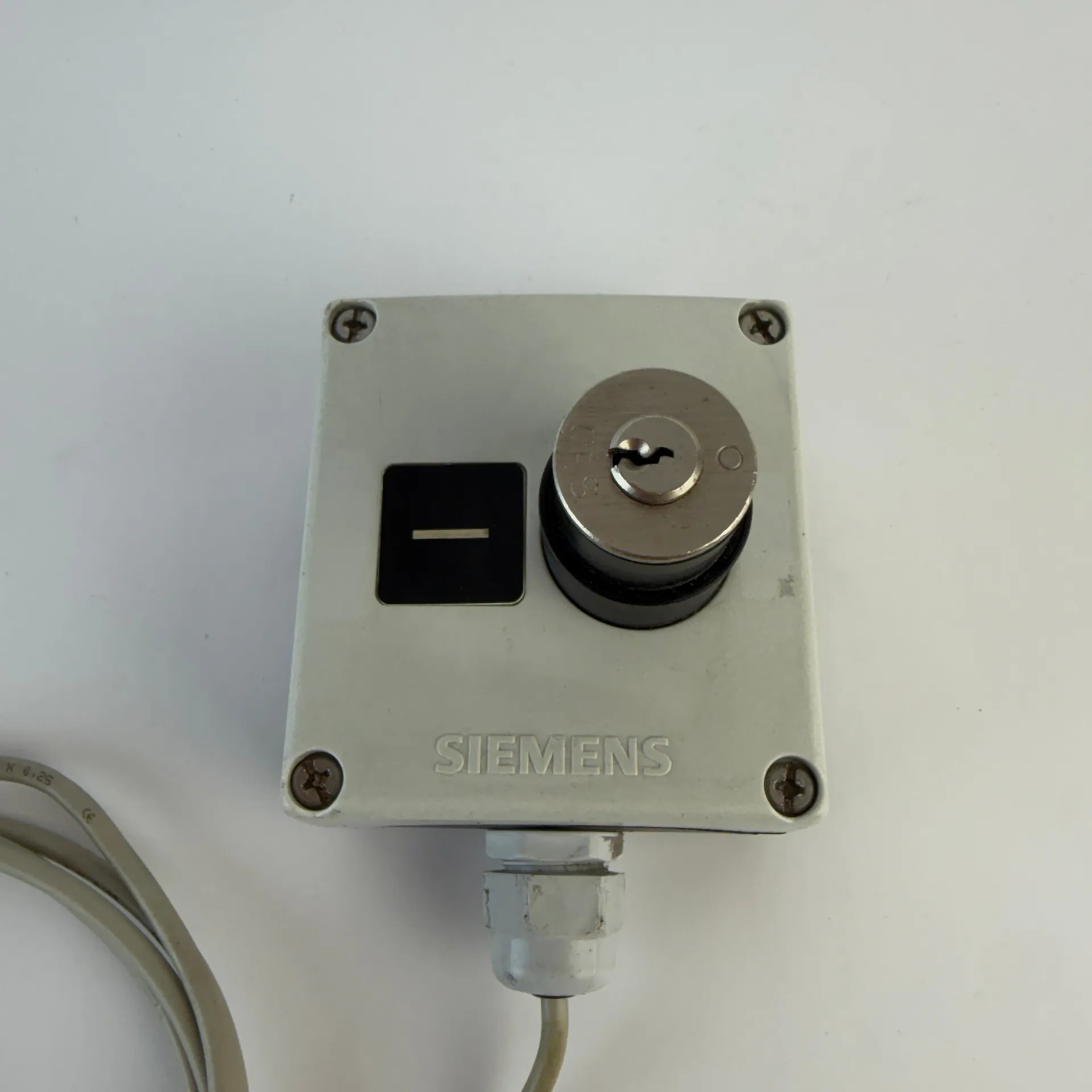 Siemens 3SB3801-0DA3 Key Selector Control Station Enclosure – Lot of 2 - Thumbnail 3