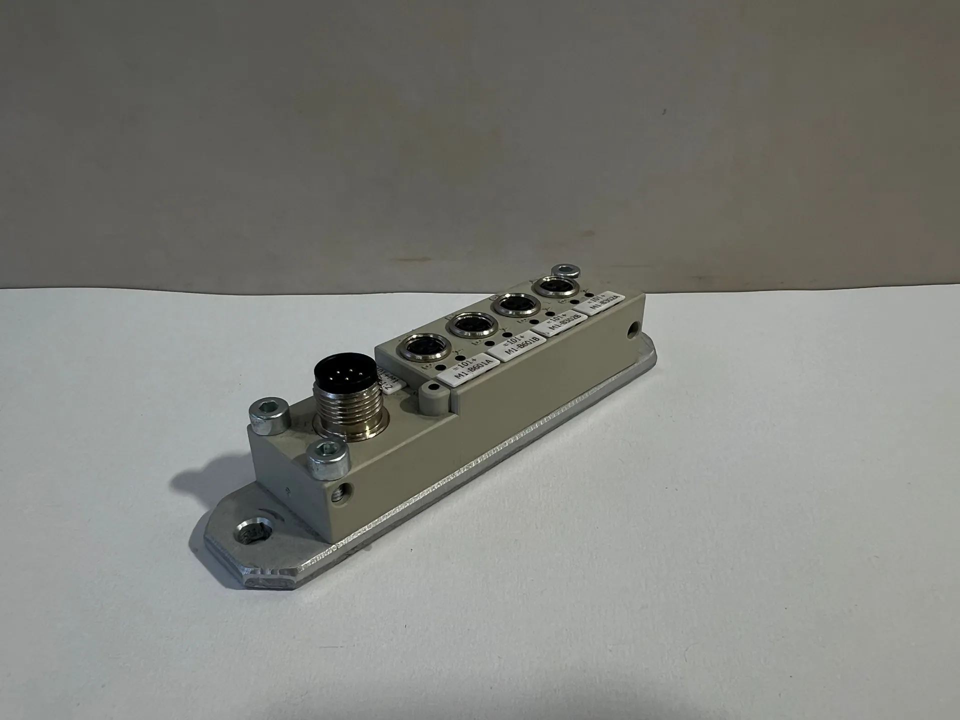 1x Weidmüller 1828740000 4-Port Slim Line M8 Distribution Terminal Block - Thumbnail 3