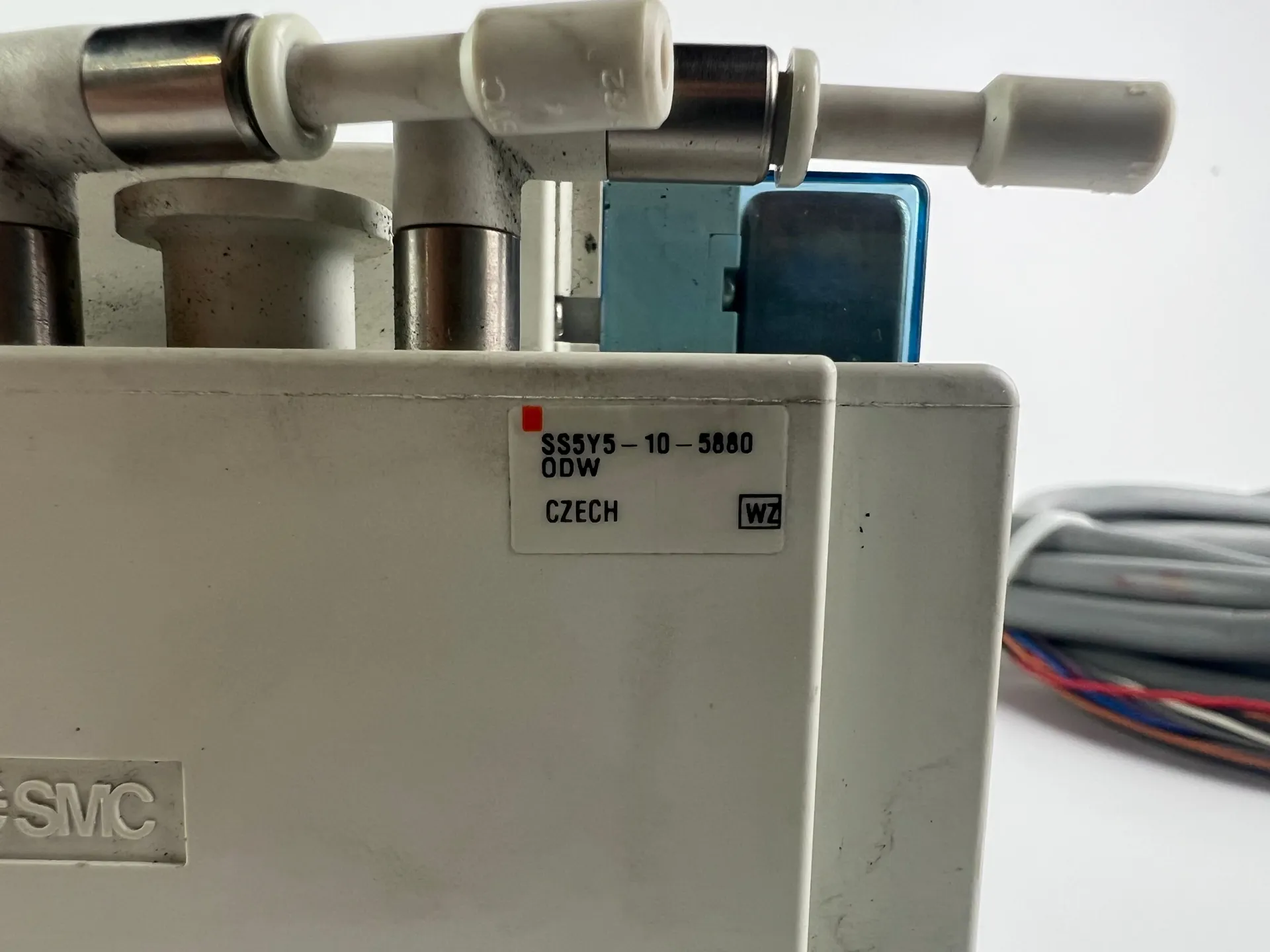 SMC SS5Y5-10-5880 Manifold + 2x SY5101R-5UF1 + 1x SY5201R-5UF1 Valves - Thumbnail 10