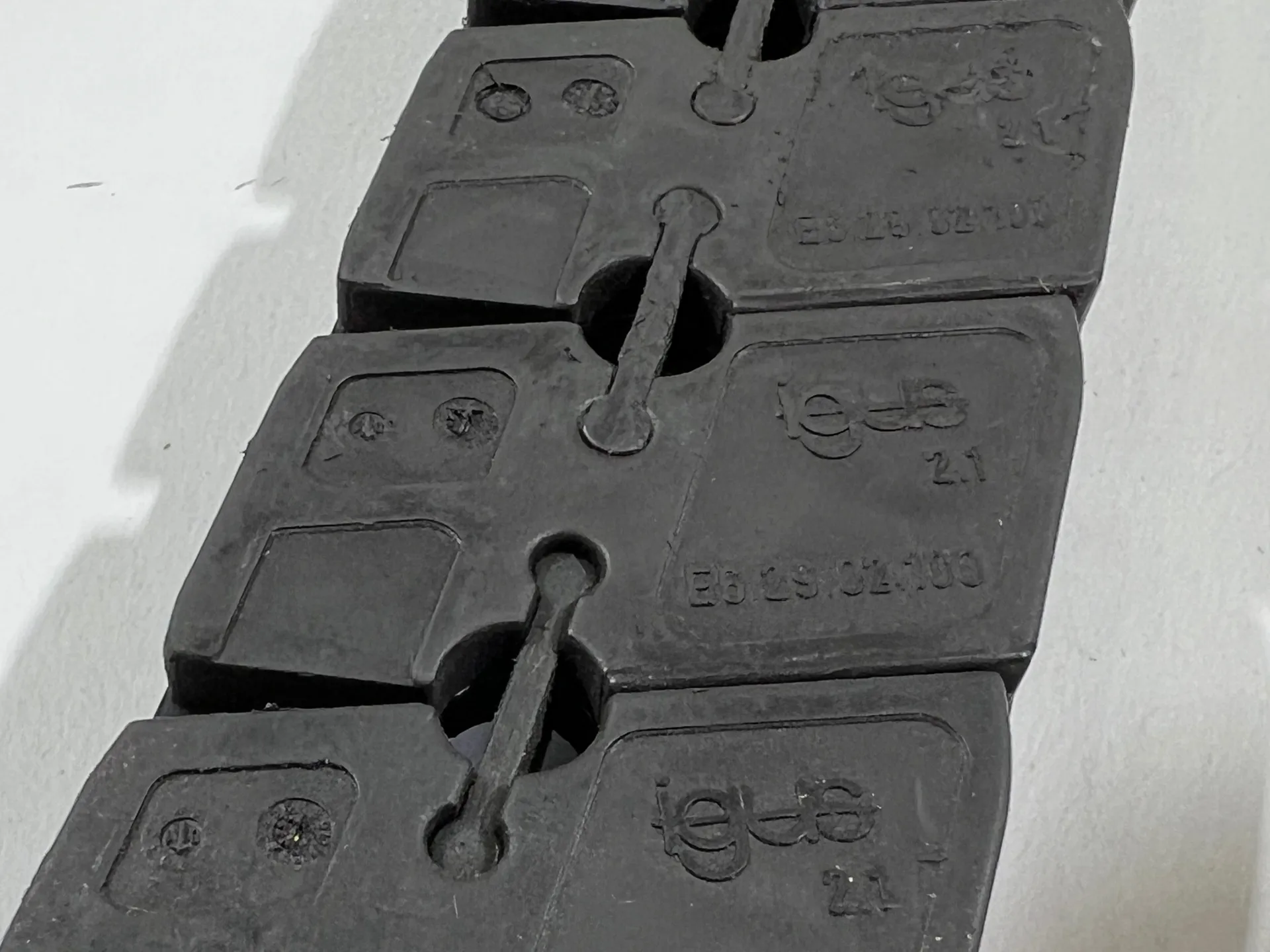 Igus E6-29-02-100 Wireway Robotic Cable Carrier / Cable Chain