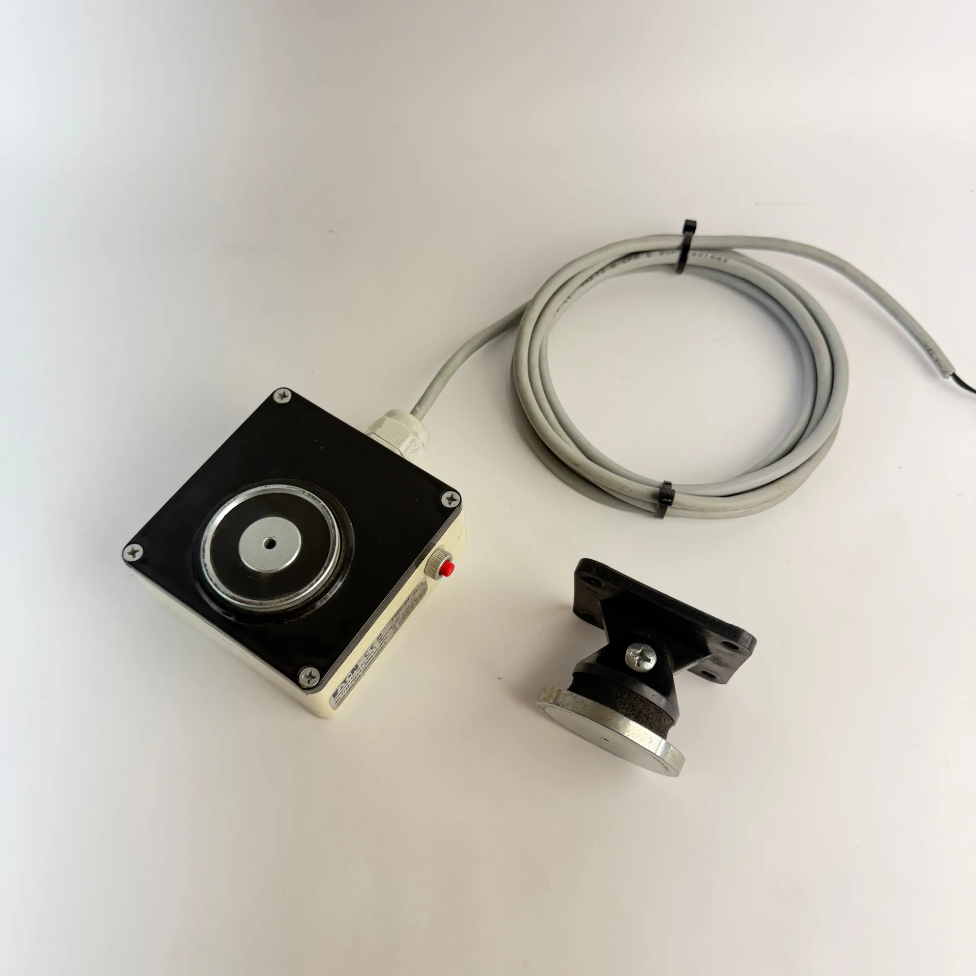 Eaton Cooper Fulleon 1320-24 FSMD/024/40/W Magnetic Door Release 24VDC 390N - Image 1