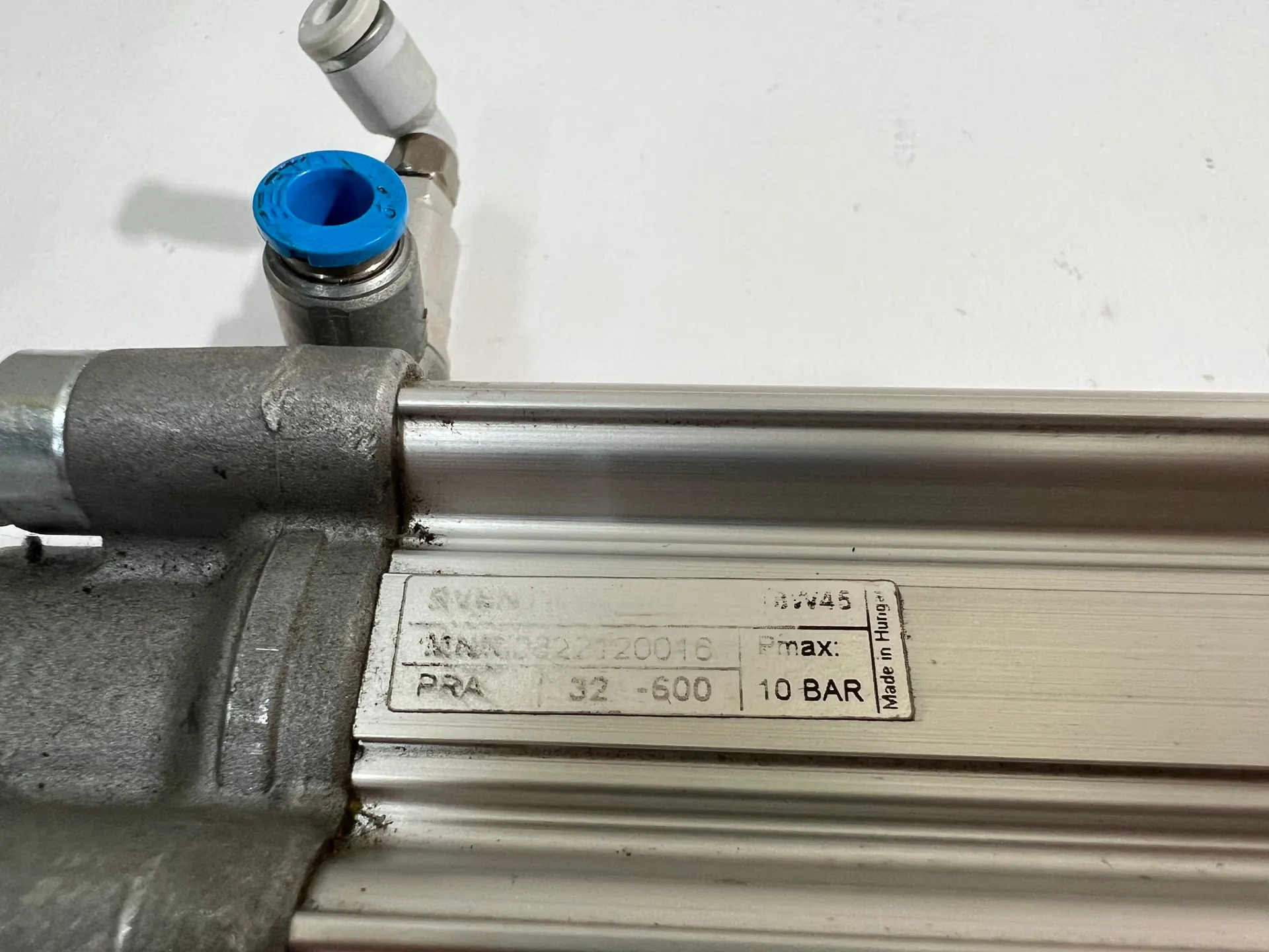 Aventics 0822120016 Pneumatic Cylinder 10Bar - Image 1