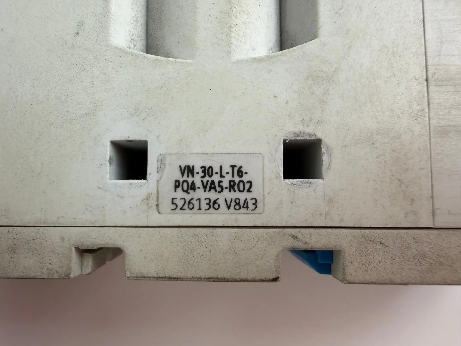 1x FESTO Vacuum Generator VN-30-L-16-PQ4-VA5-R02 526136 – Ejector, Pneumatic, Compact - Image 1