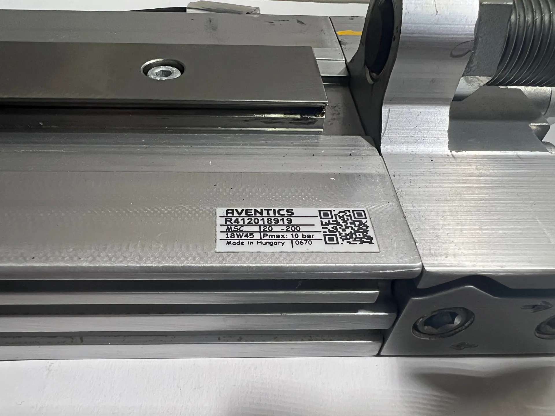 Aventics R412018919 Pneumatic Cylinder 10 Bar with 1.7m Sensor Cable - Thumbnail 4