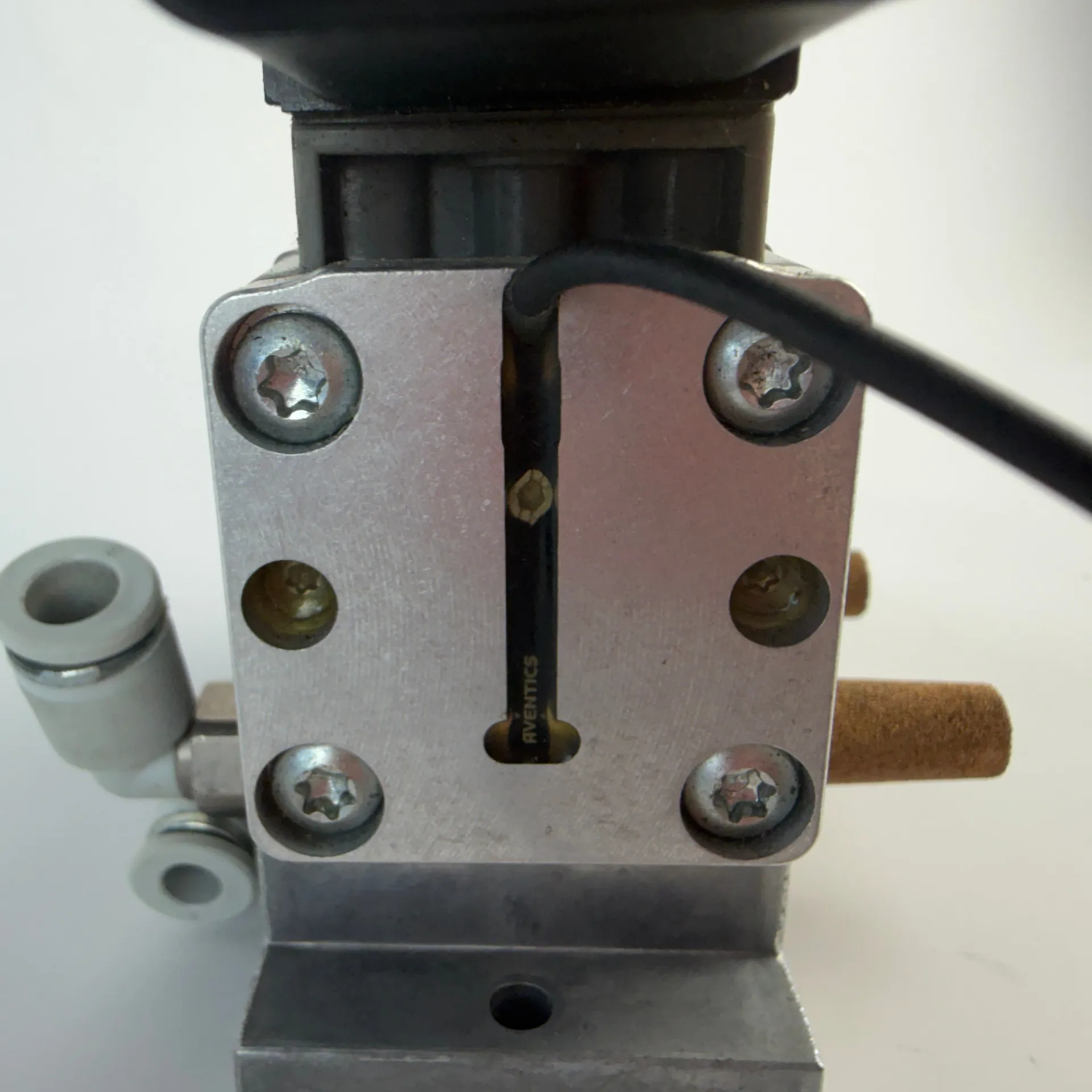 AVENTICS R422 002 577 5/2 Pneumatic Directional Valve w/ Coil 1824210223 Sensor Cable - Thumbnail 5