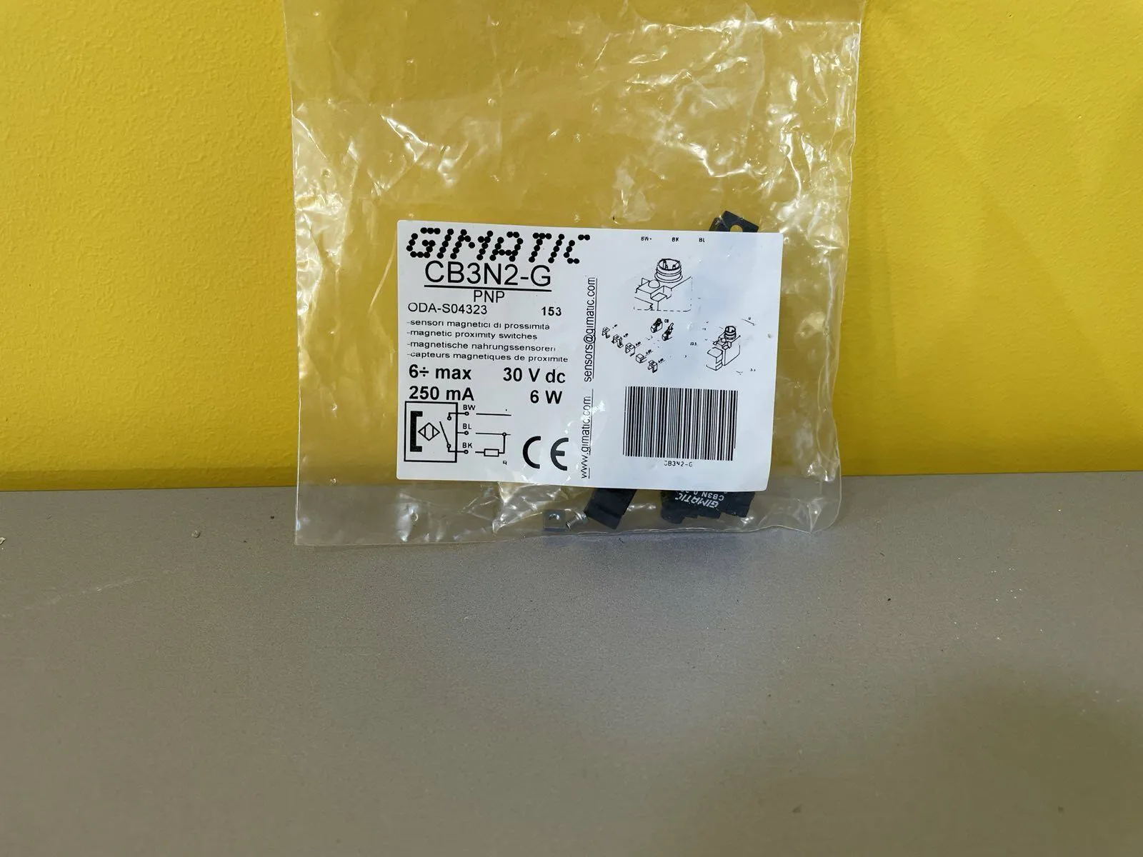 Gimatic CB3N2-G magnetic proximity switch - Thumbnail 2