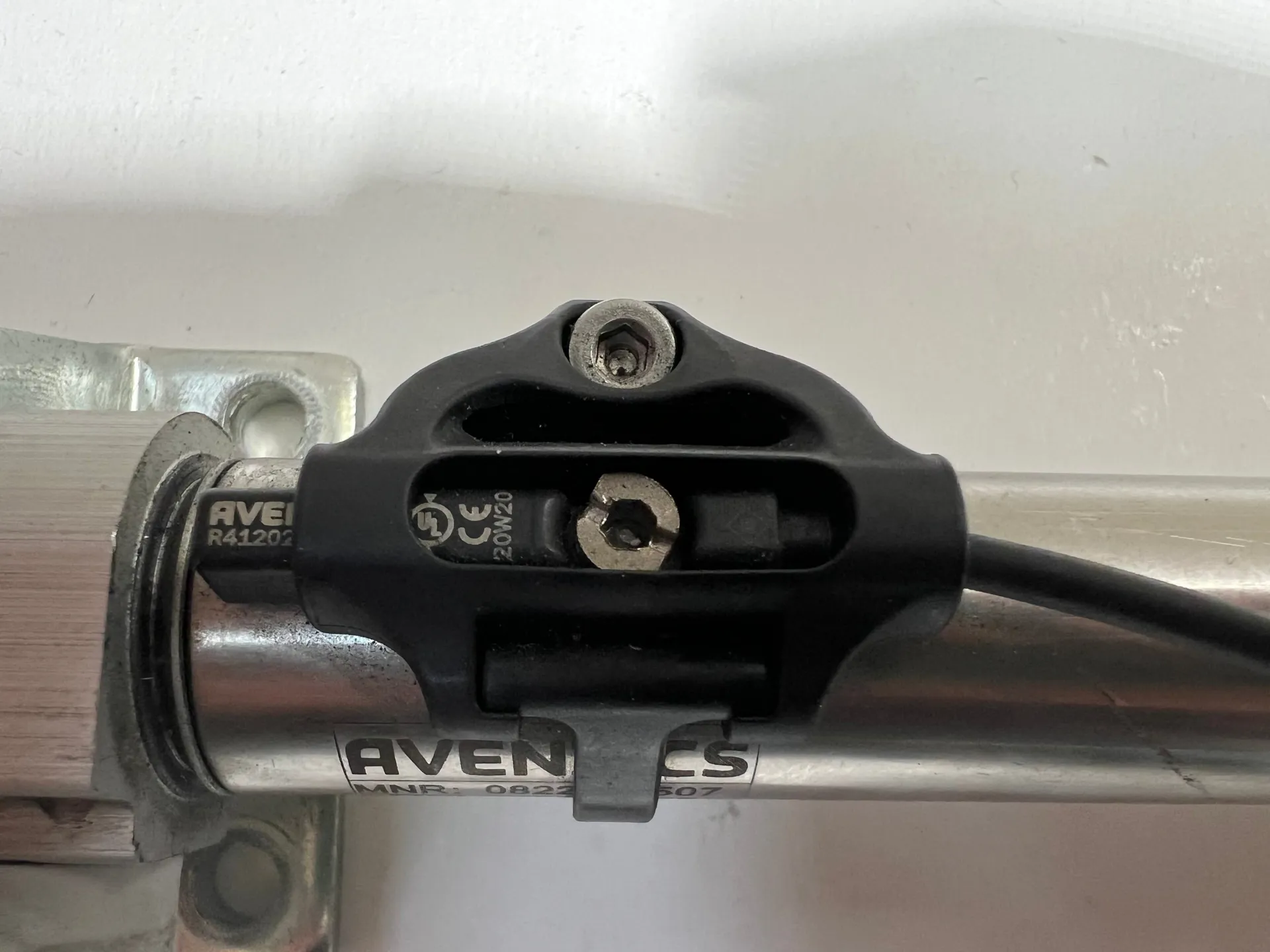 Aventics Pneumatic Cylinder 0822333507 10Bar with Sensor & 0.5m Cable - Thumbnail 4