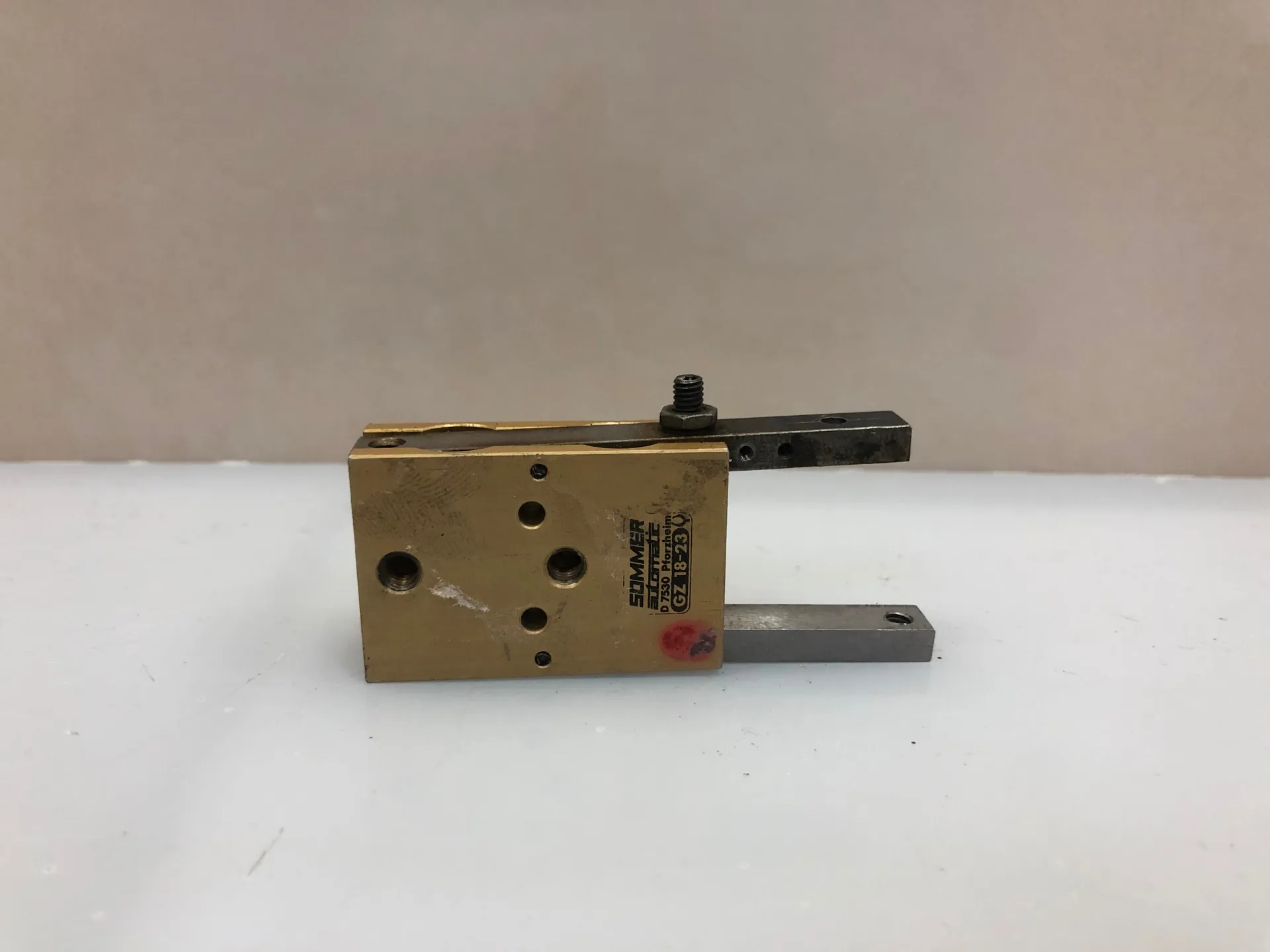 Sommer Automatic GZ 18-23 Pneumatic Gripper – 2-Jaw Parallel Gripper - Image 1