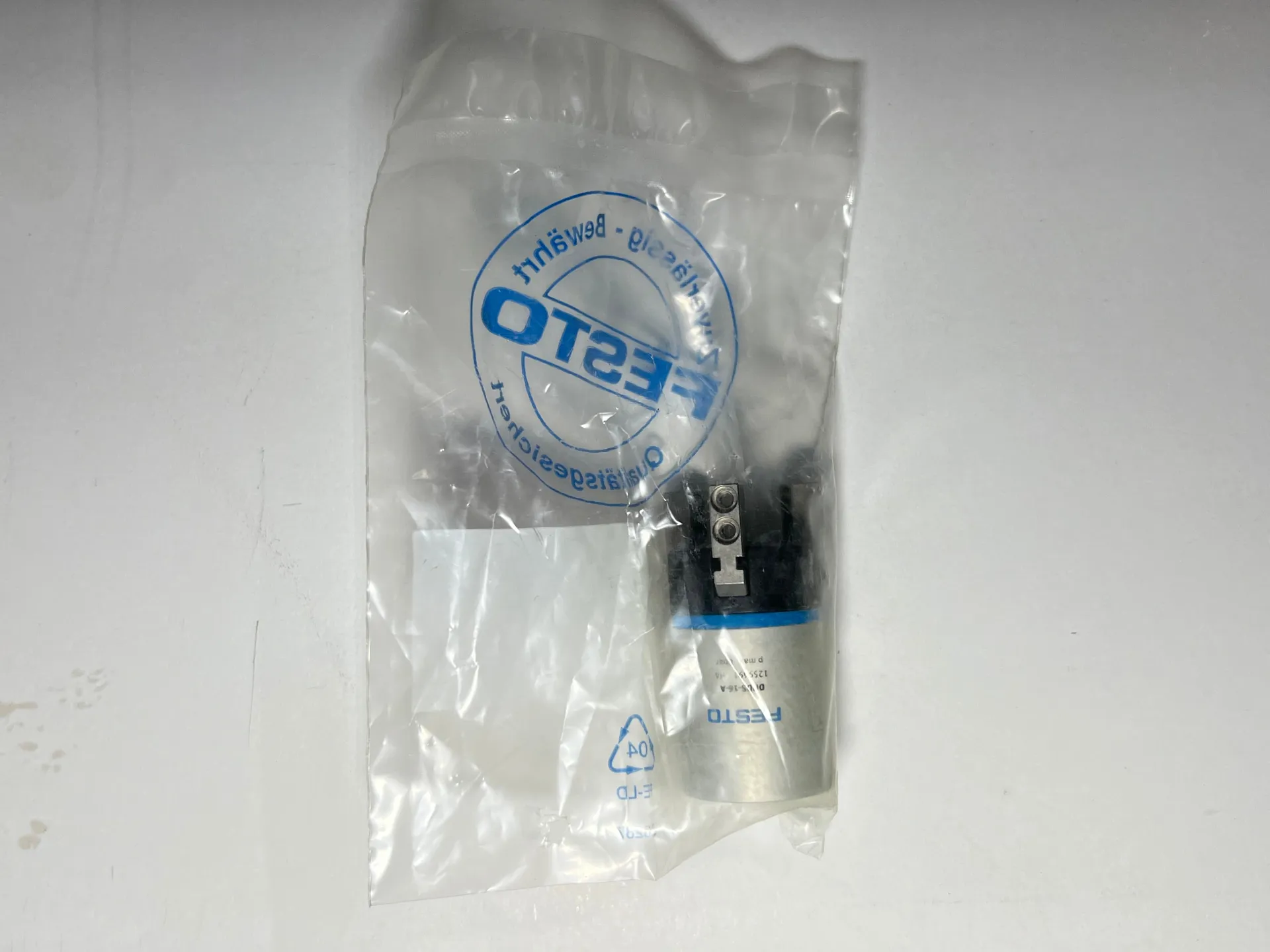 Festo DHDS-16-A Three-Point Gripper 1259491 - Image 1