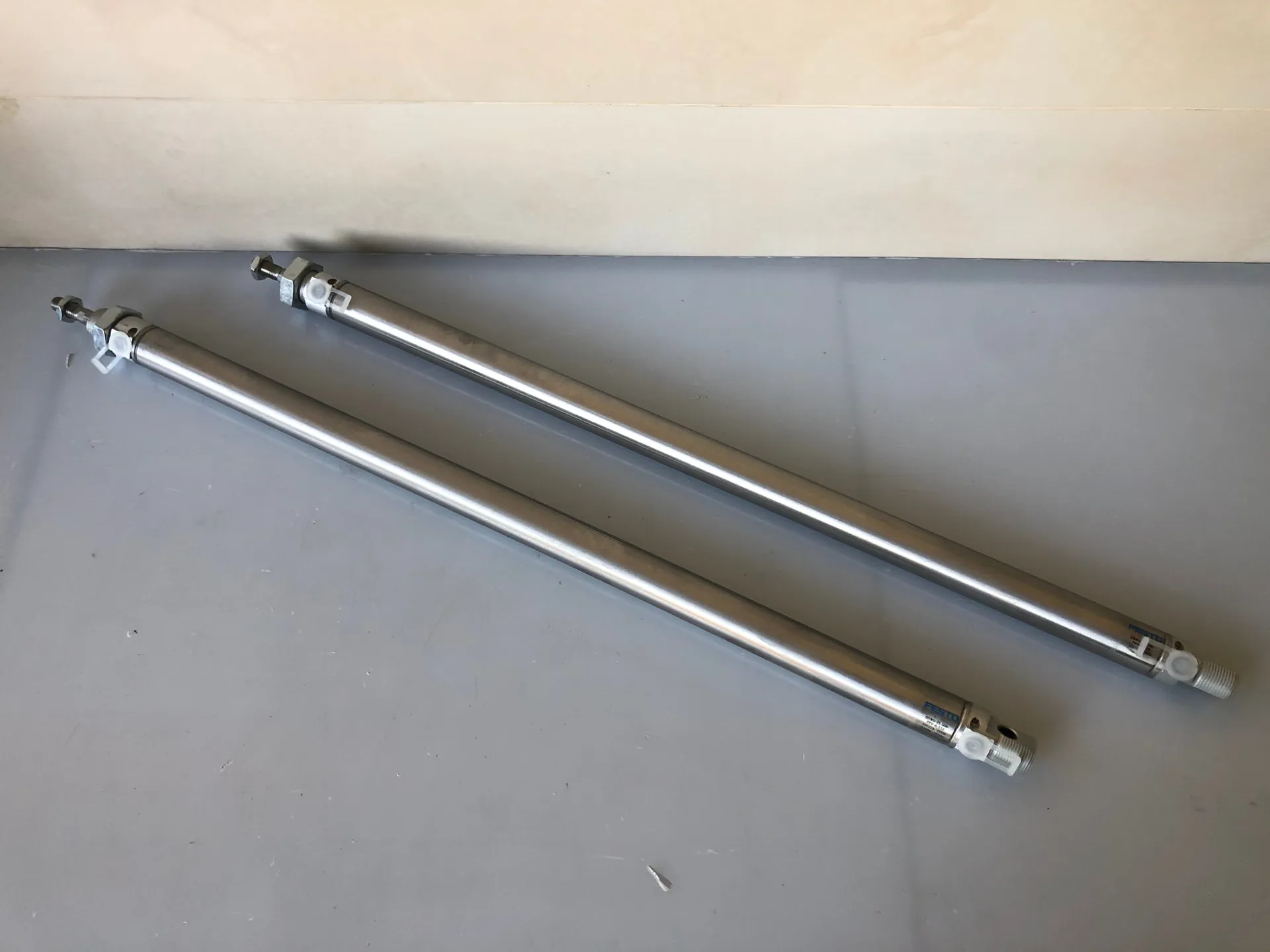 1x FESTO DSNU-25-500-PPV-A-S10 161218 Pneumatic Cylinder 25mm Bore, 500mm Stroke - Thumbnail 2