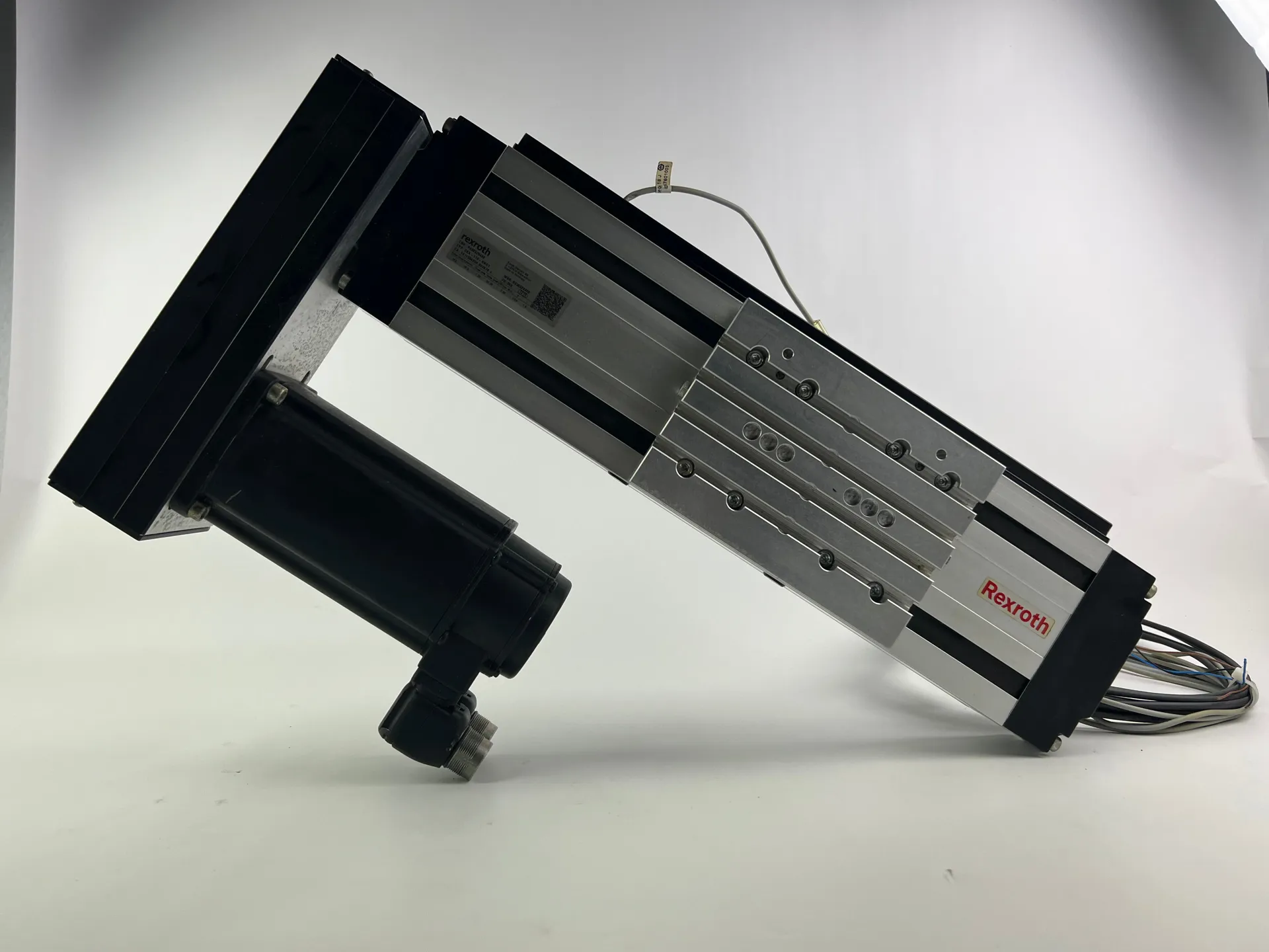 Rexroth R030520400 CKK-110-NNG1 Compact Module + R911306060 MSK040C-0600-NN-M1-UG0-NNNN Motor + 2 Cables + 2 Sensors - Thumbnail 4