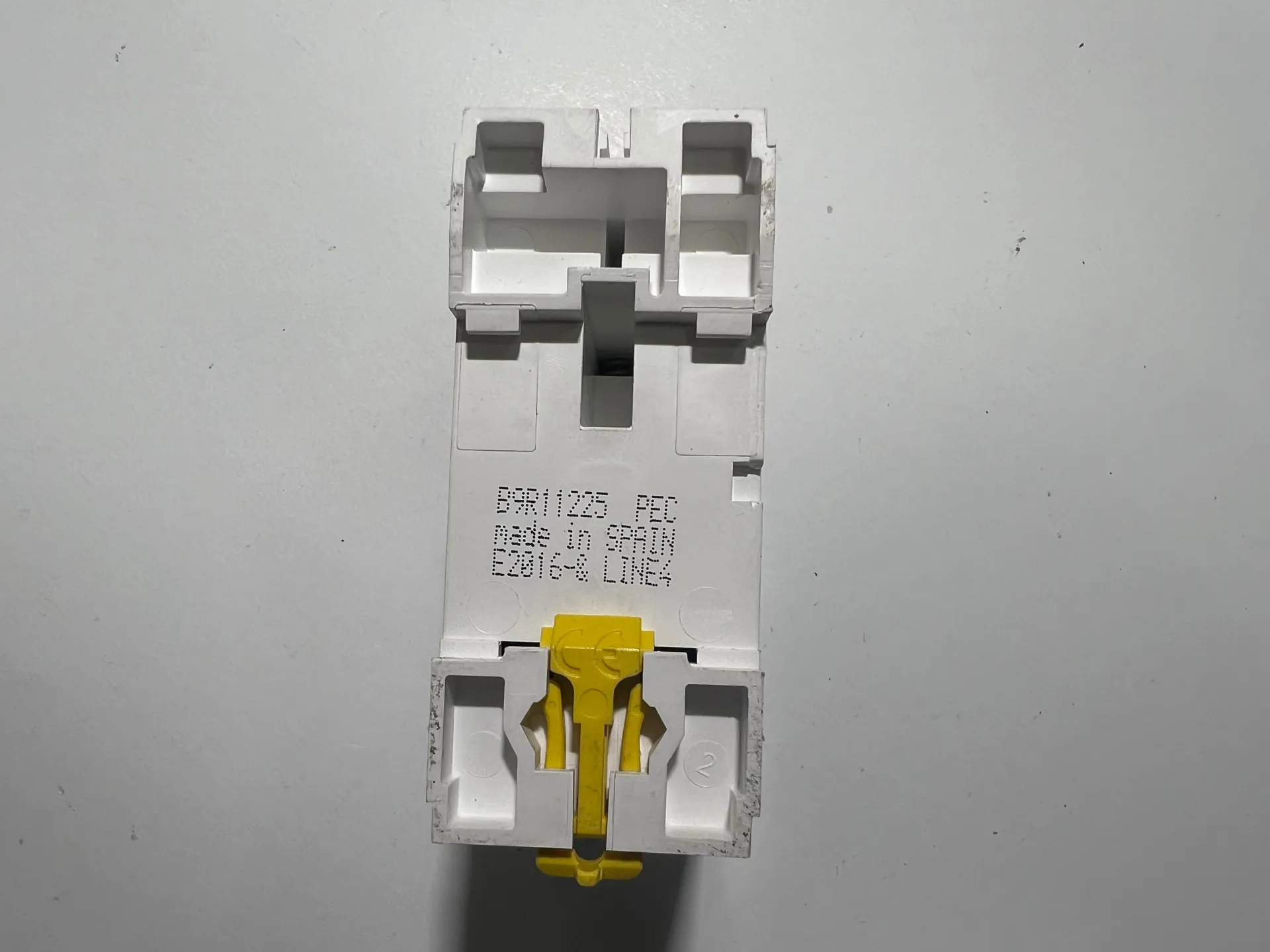 Schneider Resi9 25A 30mA Residual Current Circuit Breaker (RCCB) - Thumbnail 5