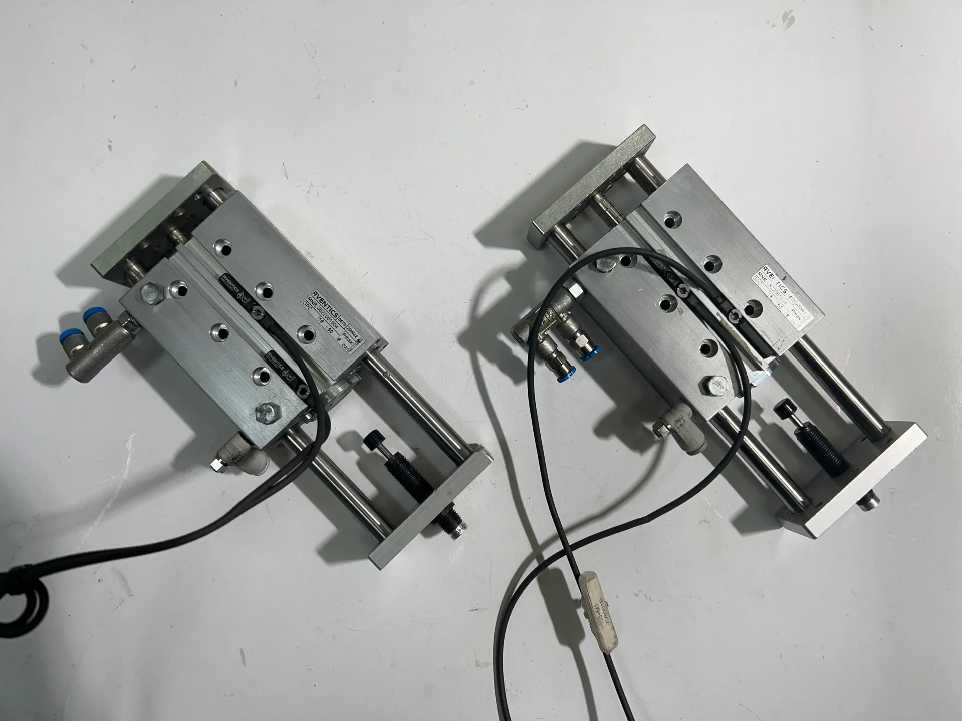 1x Aventics 0822061504 Guide Cylinder 8Bar with 2 Sensors - Thumbnail 3