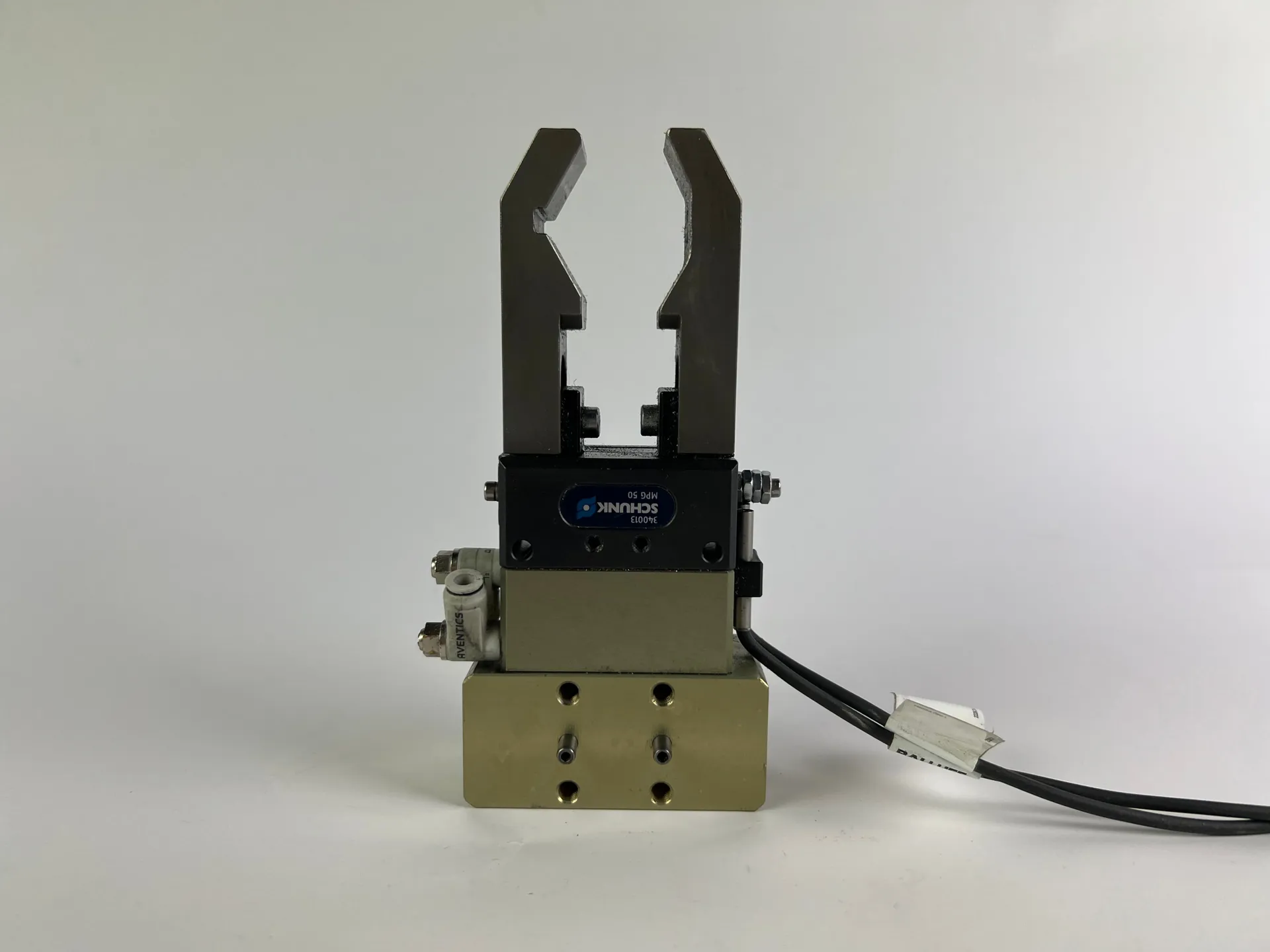 Schunk MPG 50 Two-Finger Parallel Gripper 340013 + 2x Balluff BES00JJ Inductive Sensors 160cm