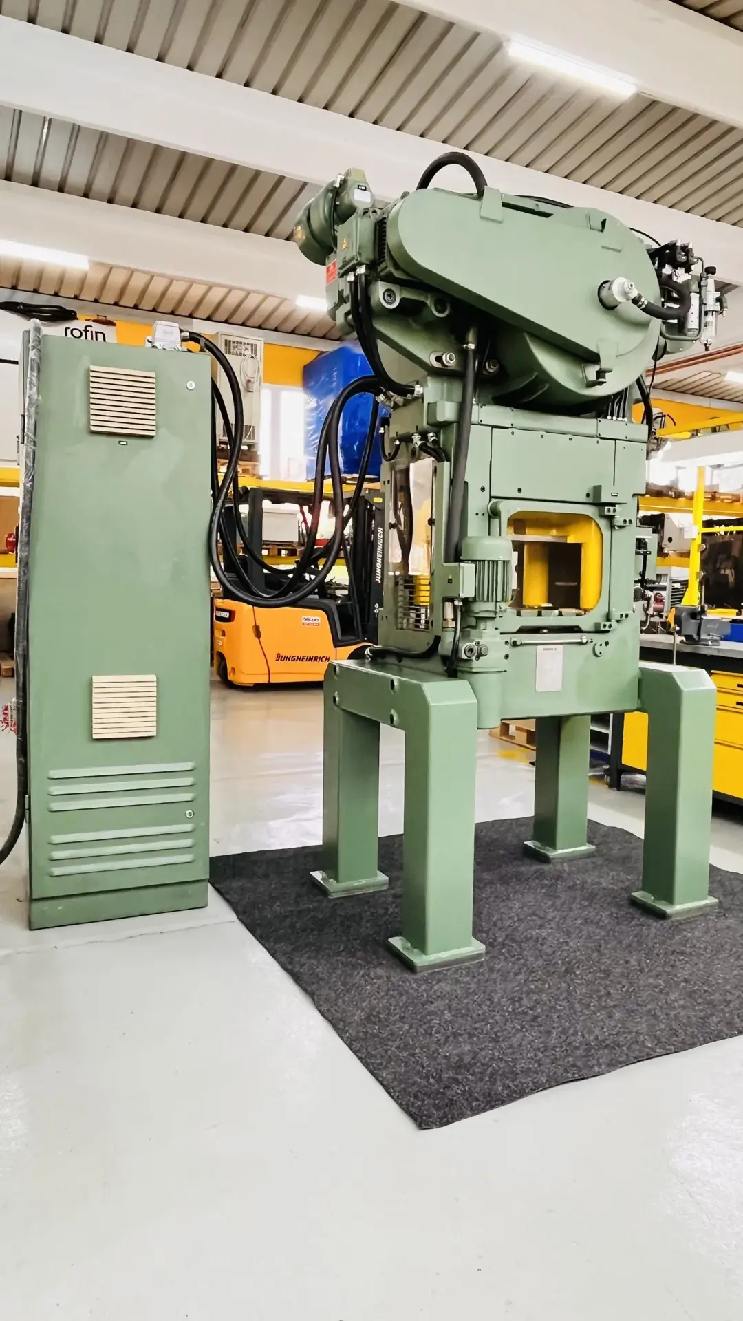 Bruderer BSTA 200 Automatic Punching Press 200 kN with BBV 100/75 Feeder - Thumbnail 4