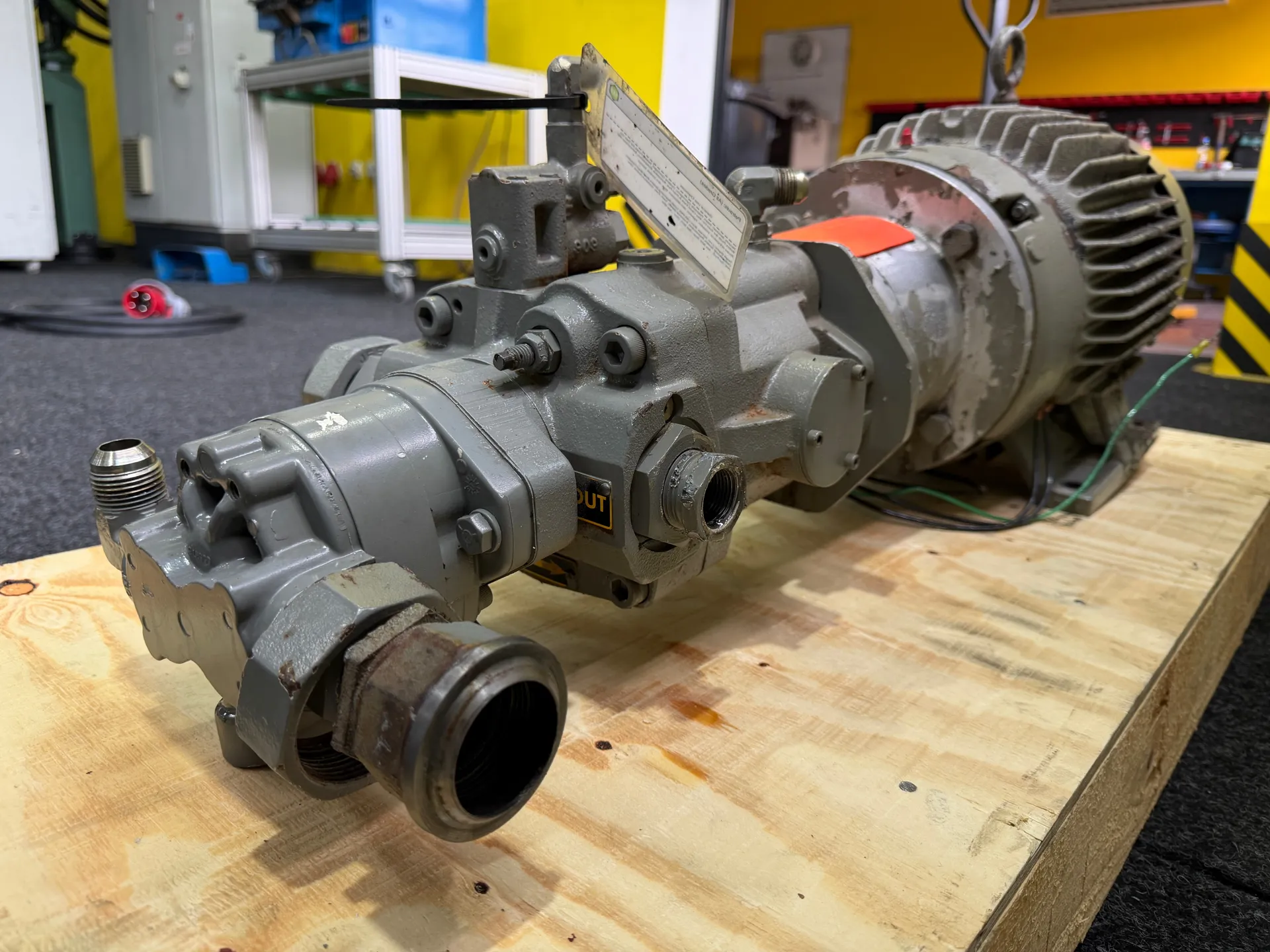Parker PVP23303R26A2A20 Hydraulic Piston Pump + Baldor CM2333T 15HP Motor 230/460V - Thumbnail 8