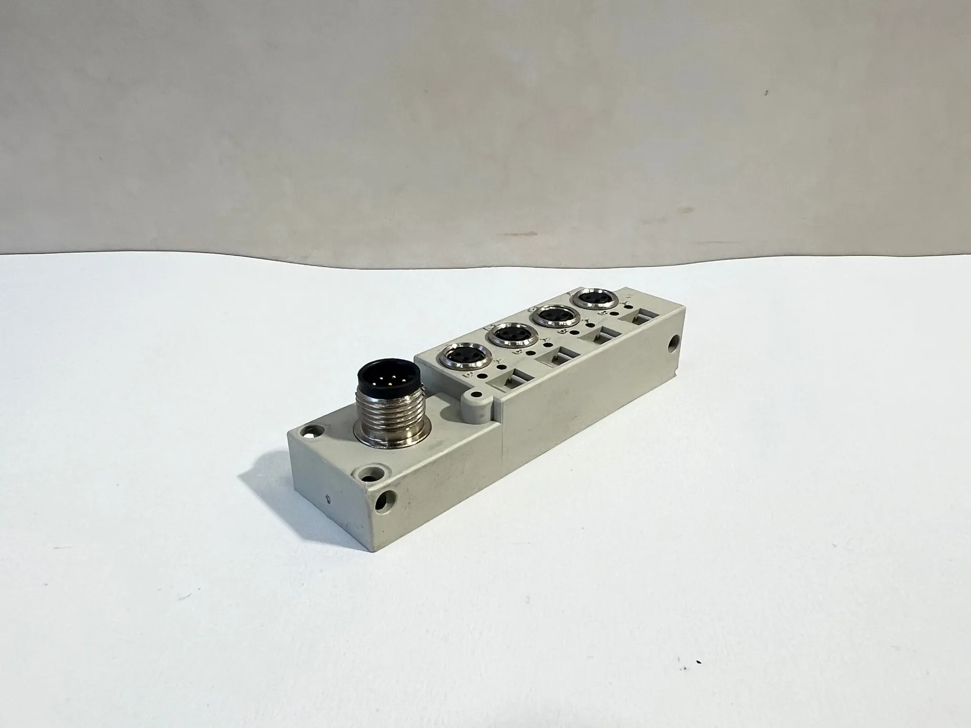 1x Weidmüller 1828740000 4-Port Slim Line M8 Distribution Terminal Block - Image 1