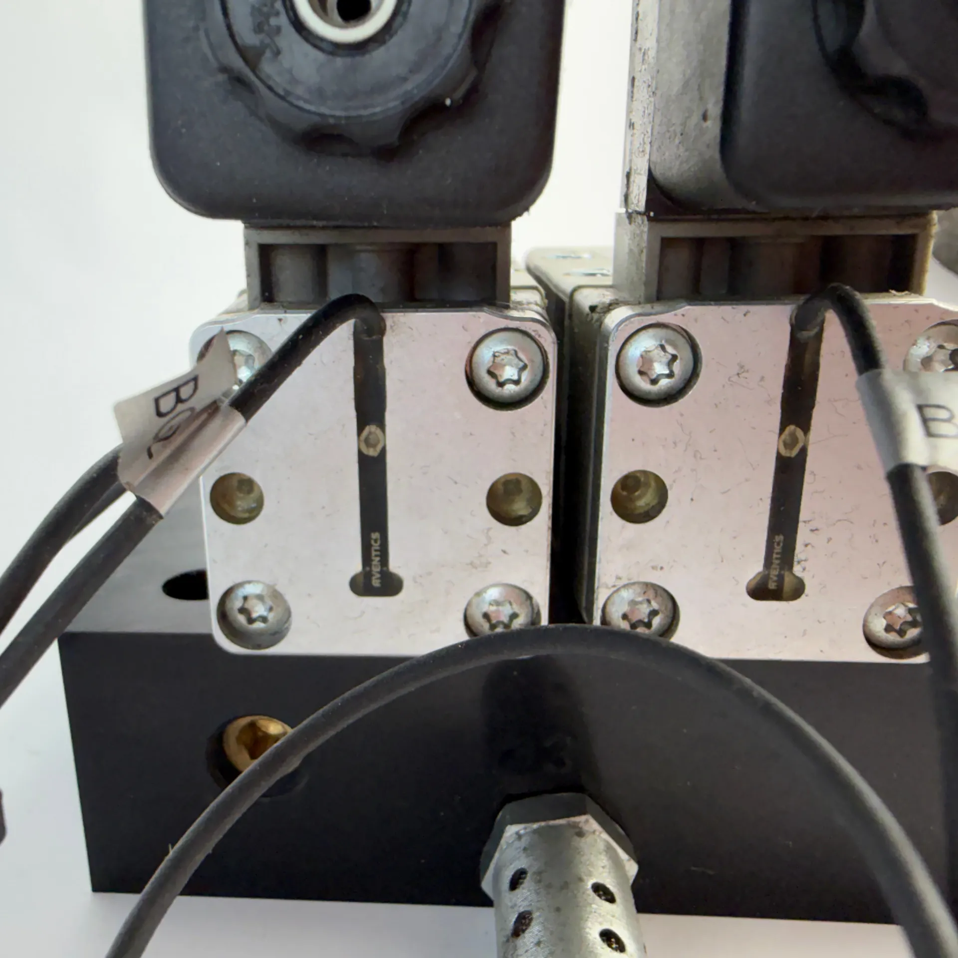 AVENTICS Dual 5/2 Directional Valve R422 002 577 w/ Island R422 003 624 Sensors Coils - Thumbnail 4