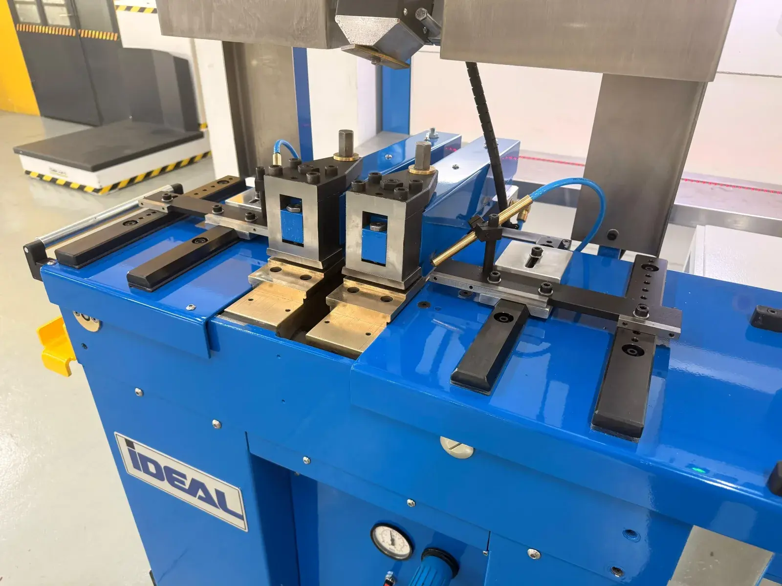 iDEAL BAS 320 Flash Butt Welding Machine for Band Saw Blades up to 50 mm - Thumbnail 9