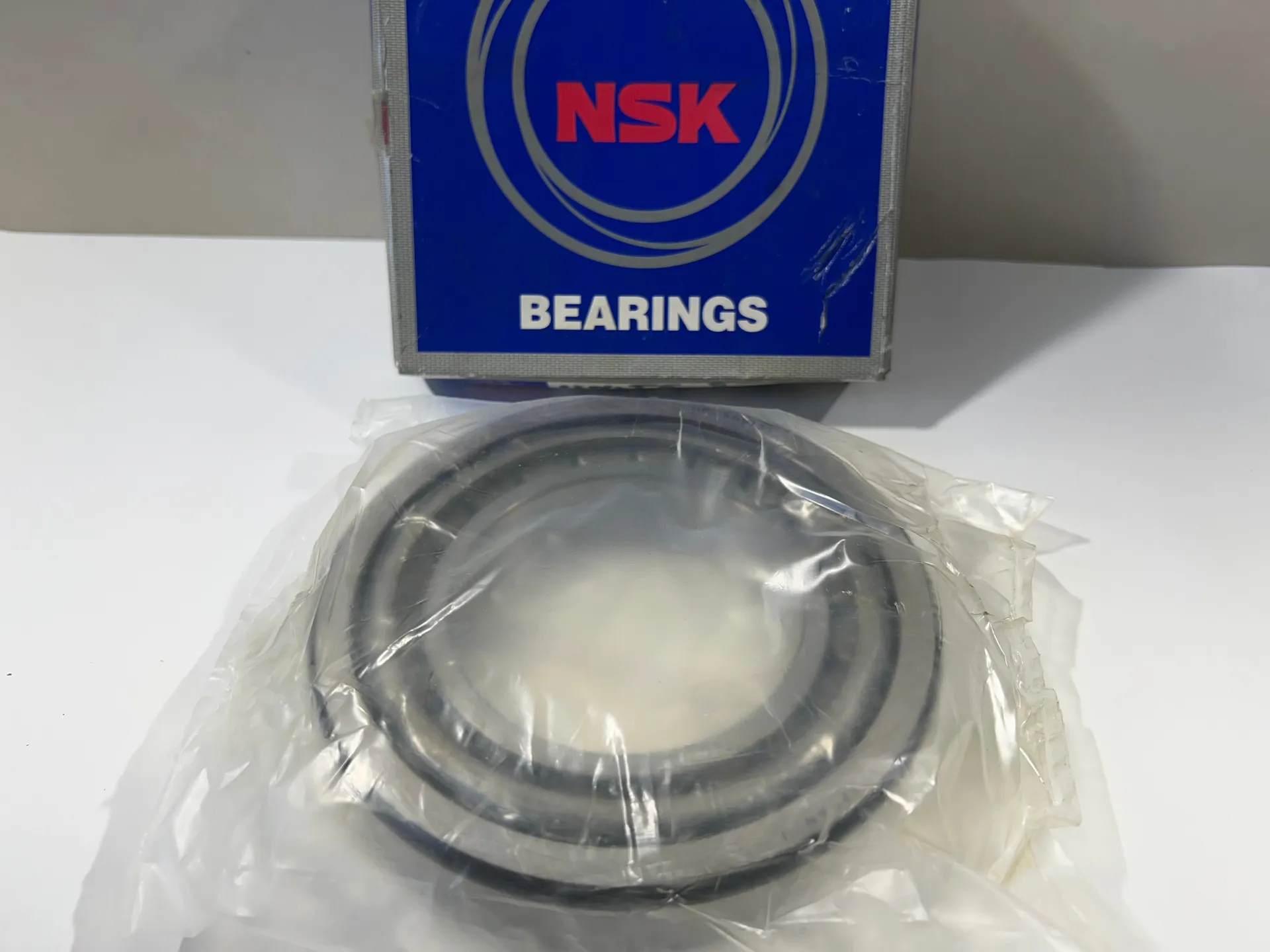 NSK HR30217J Tapered Roller Bearing – NEW - Image 1