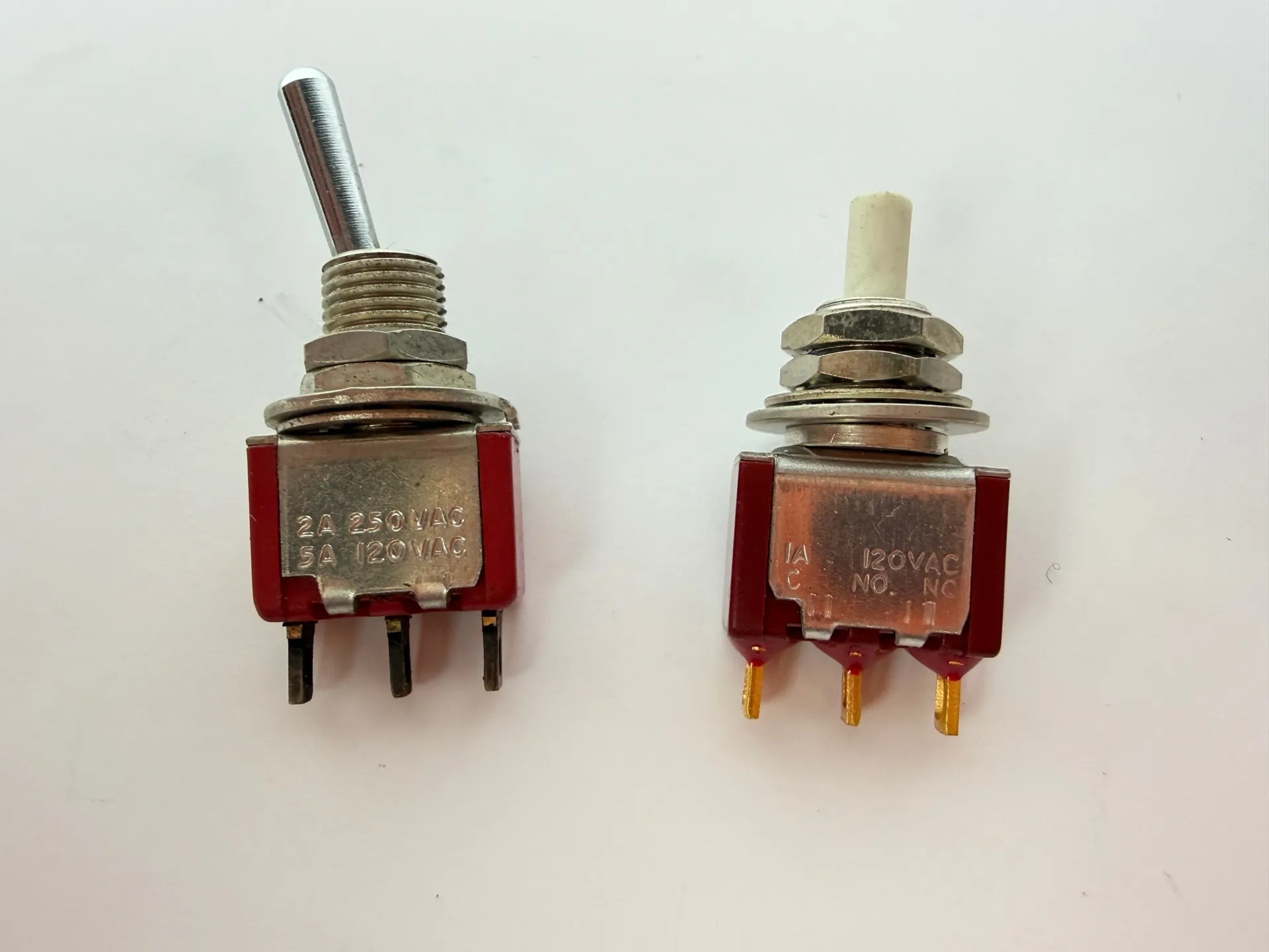 Lot of 6 C&K Switches 4x 8121 Push Button + 2x 7101 Toggle Panel Mount - Thumbnail 4