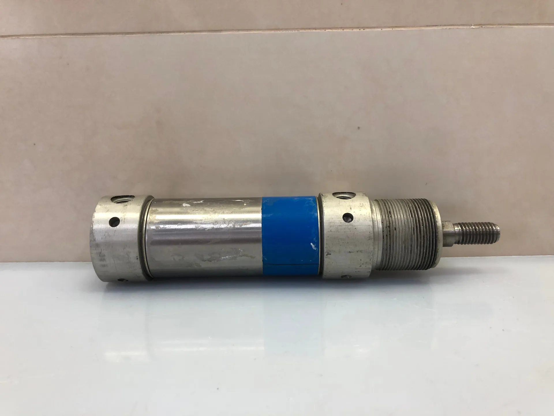 Festo DSW-40-25-P-A Pneumatic Rotary Cylinder - Image 1