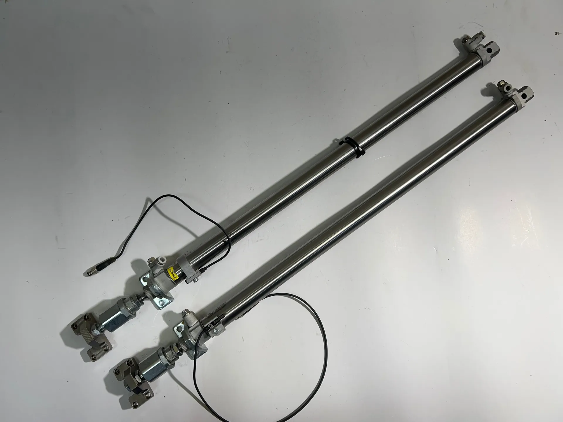 1x Aventics 0822334512 Pneumatic Cylinder 10Bar with Sensor R412022861 - Thumbnail 5