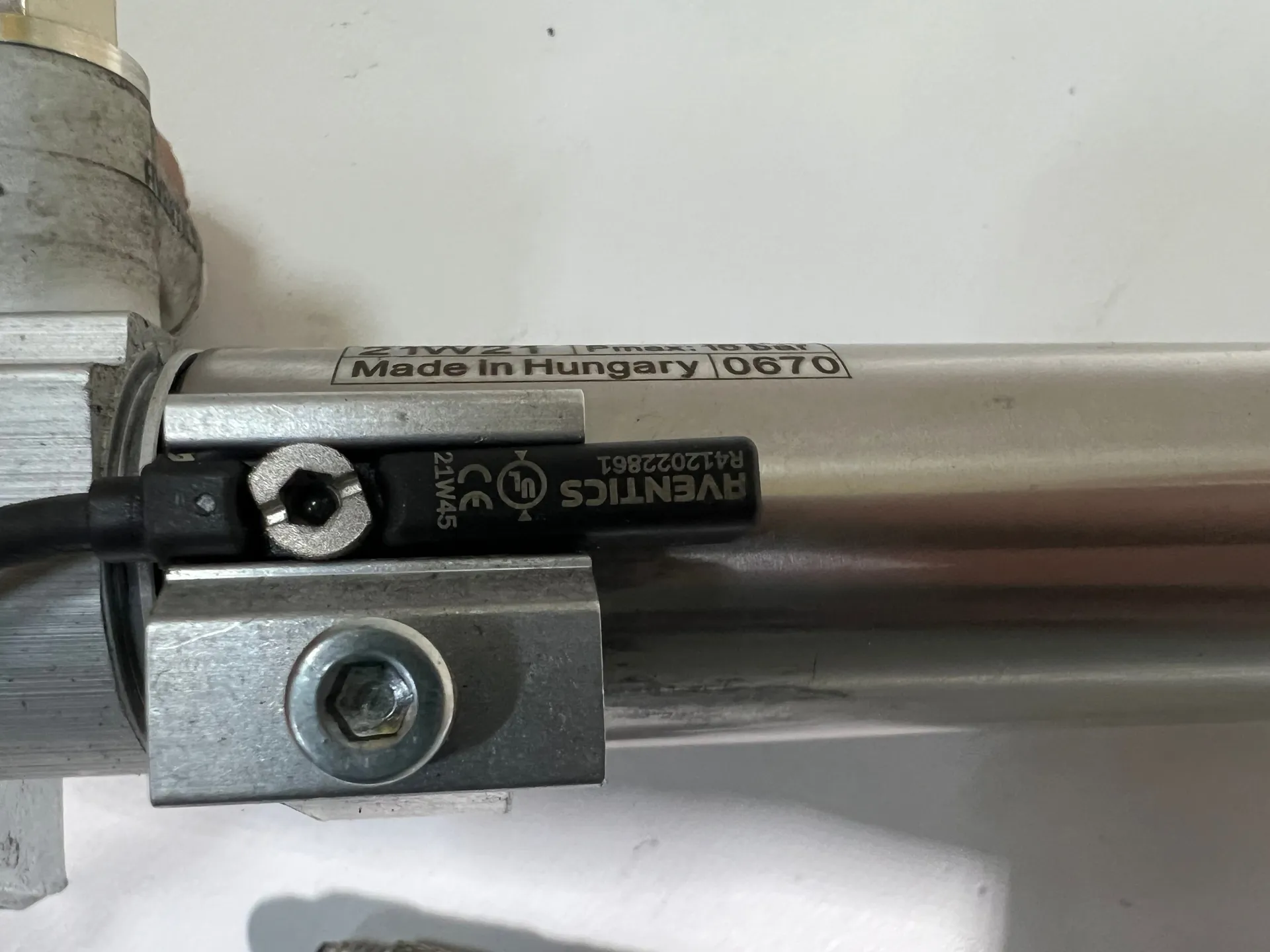 1x Aventics 0822334512 Pneumatic Cylinder 10Bar with Sensor R412022861 - Thumbnail 4