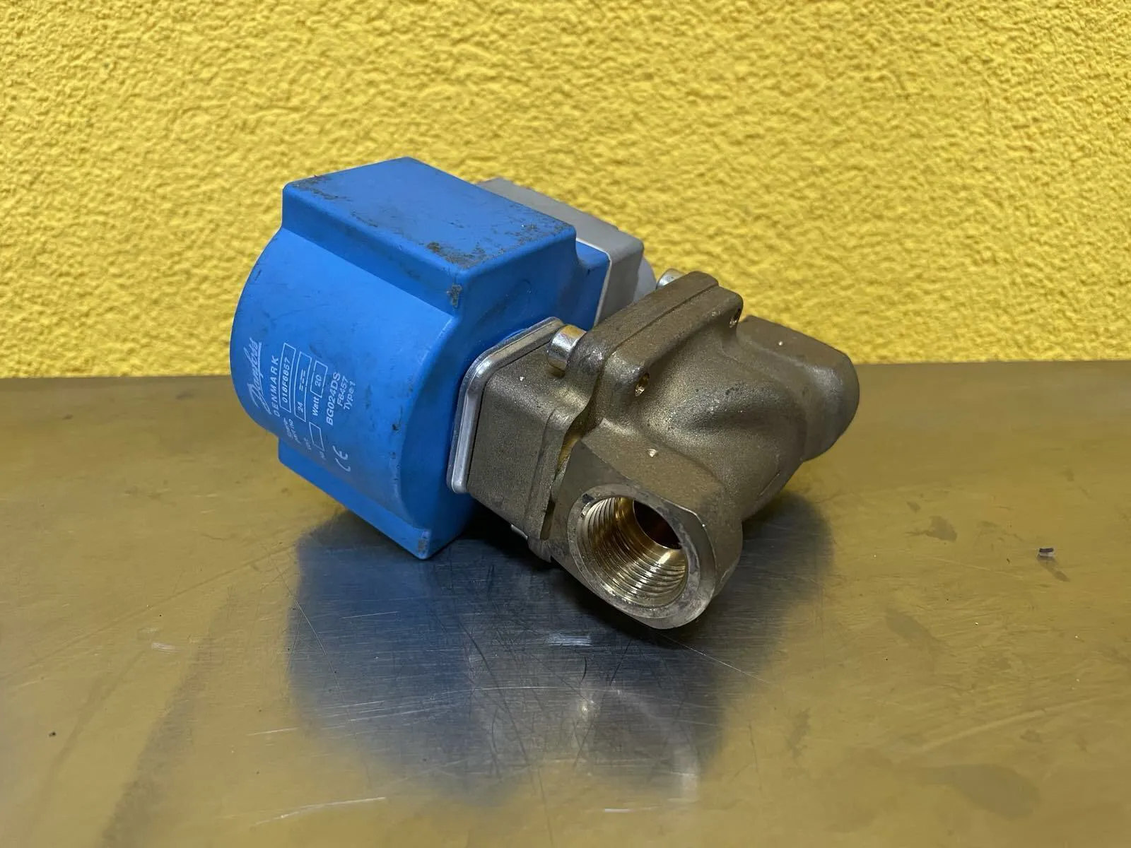 018F6857 Danfoss COIL D.C. 24V 20W terminal box - Thumbnail 2