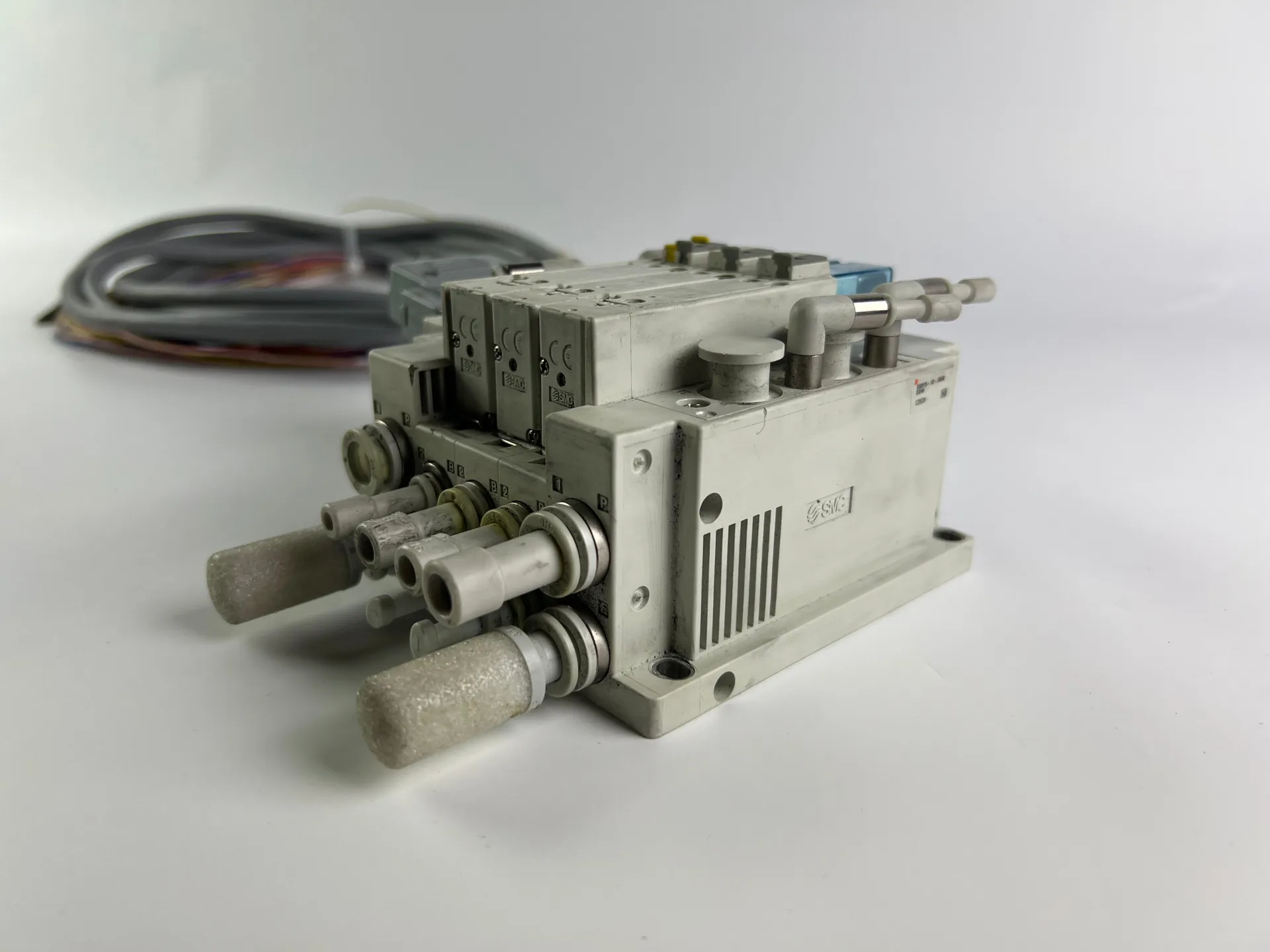 SMC SS5Y5-10-5880 Manifold + 2x SY5101R-5UF1 + 1x SY5201R-5UF1 Valves - Thumbnail 6