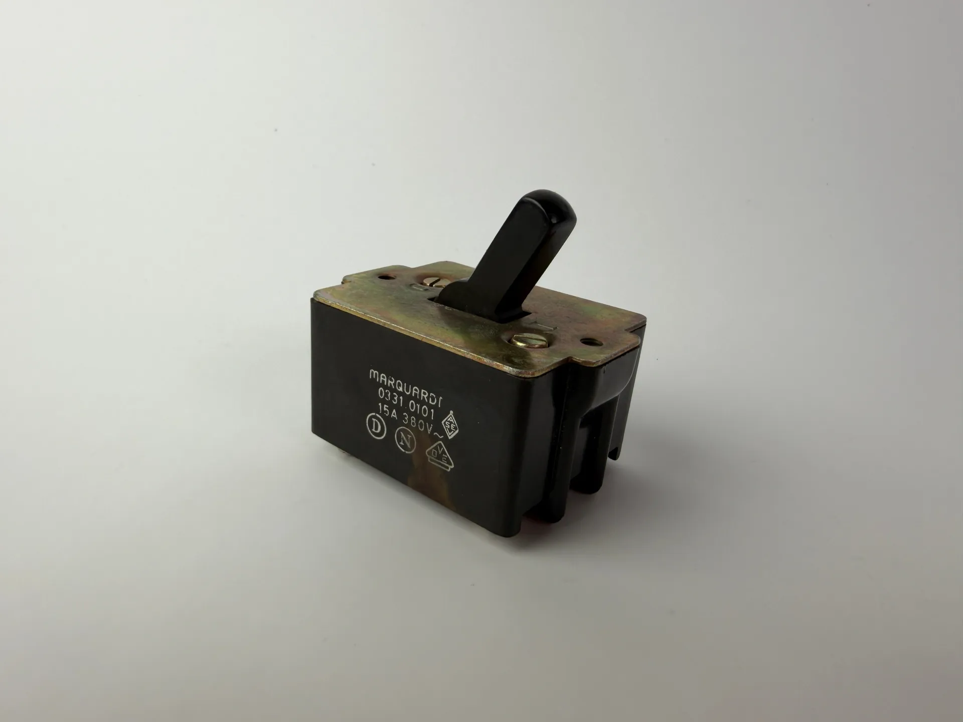 Marquardt 0331.0101 3-Pole Toggle Switch 15A 380V Industrial Power Switch - Thumbnail 3