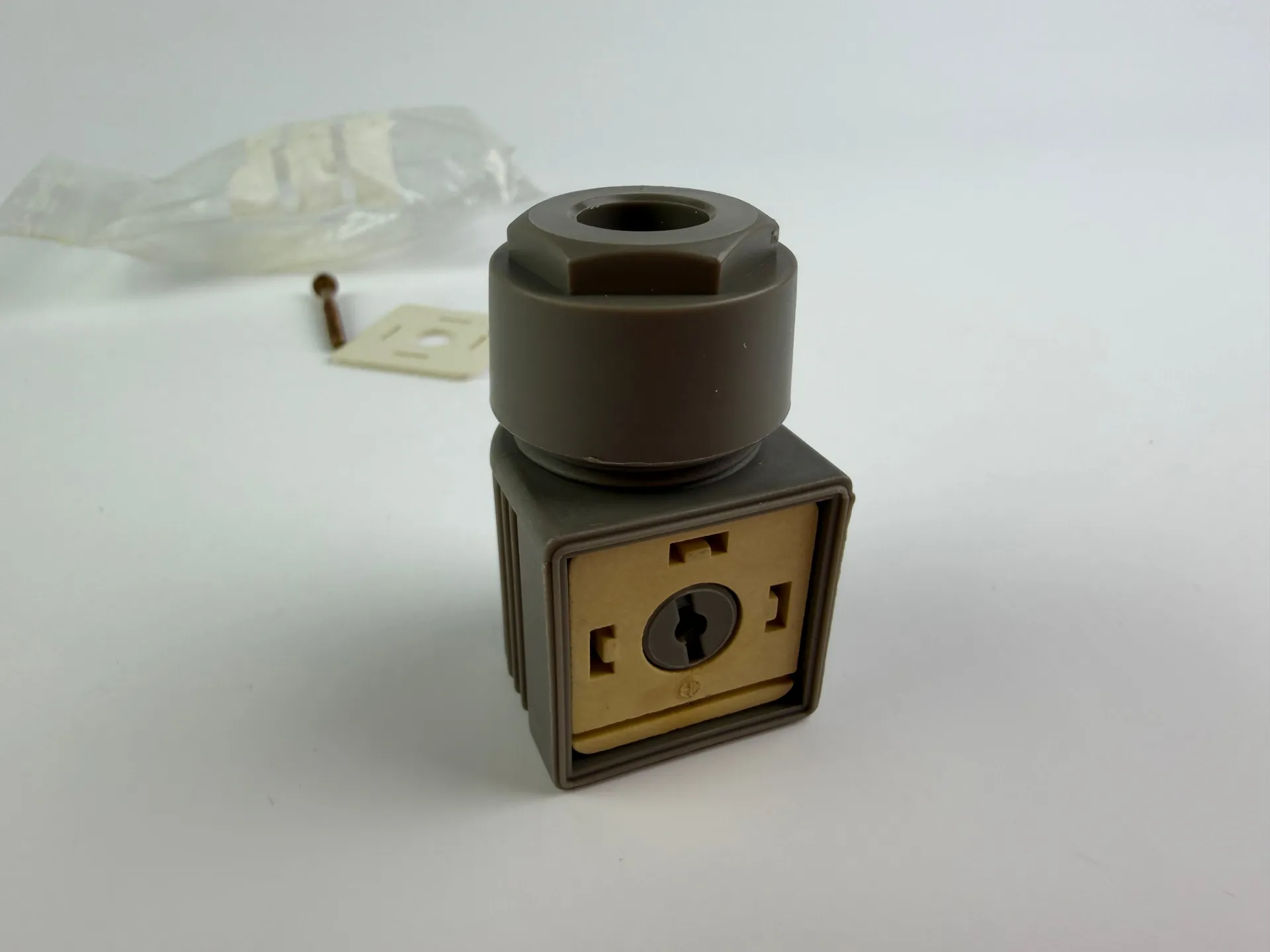 7x Industrial Rectangular Connector Housing with Cable Gland - Thumbnail 4