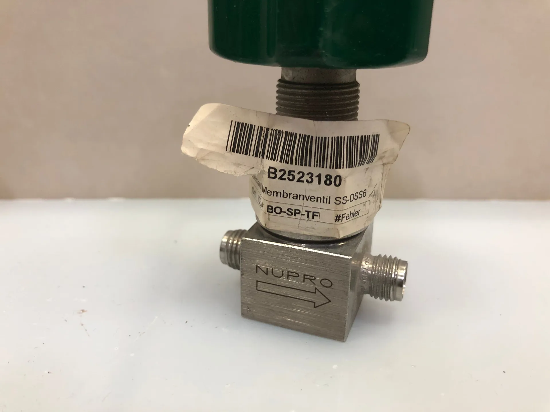 1x NUPRO SS-DSS6MM Stainless Steel Needle Valve - Thumbnail 4