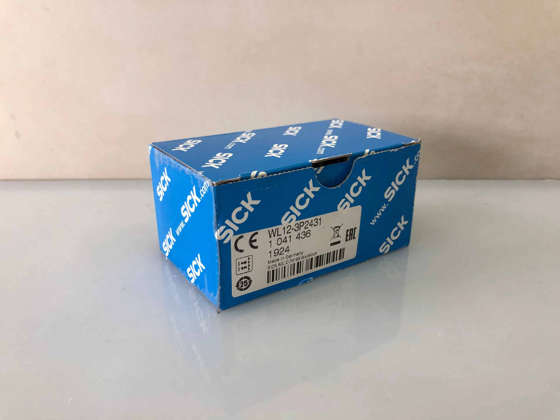 SICK WL12-3P2431 Photoelectric Sensor – Retro-Reflective, PNP, 10–30V DC - Image 1